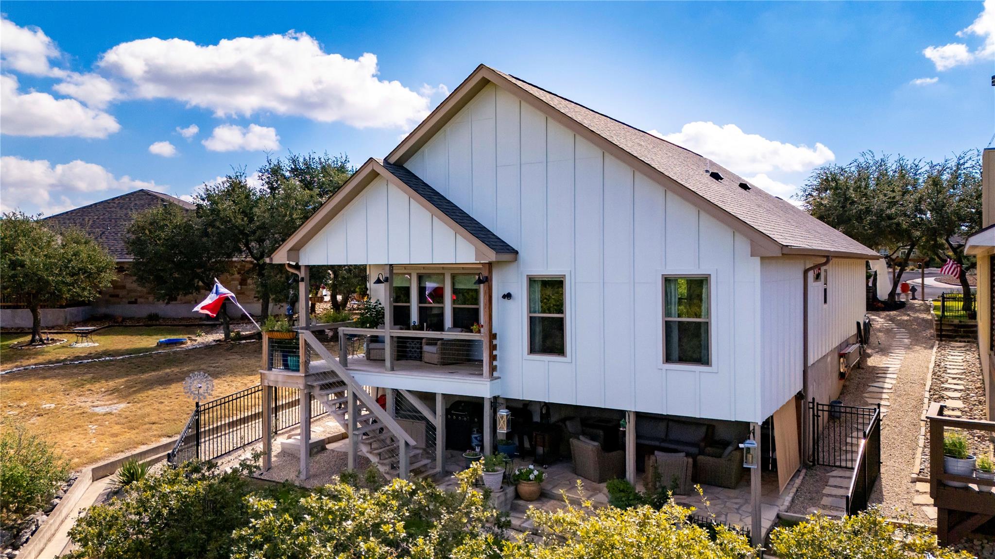 1057 Roanoke Ln, Kerrville, TX 78028