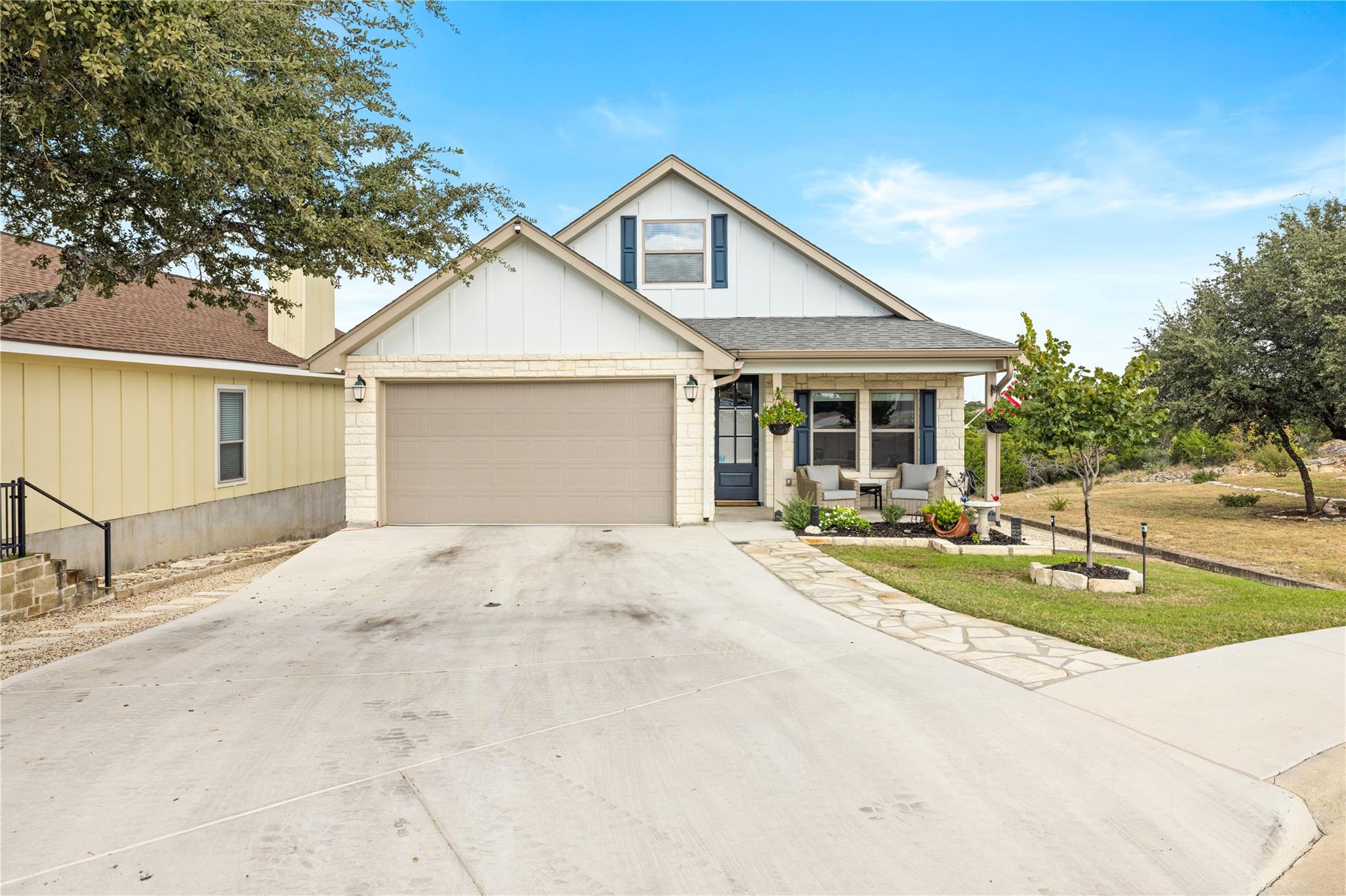 1057 Roanoke Ln, Kerrville, TX 78028