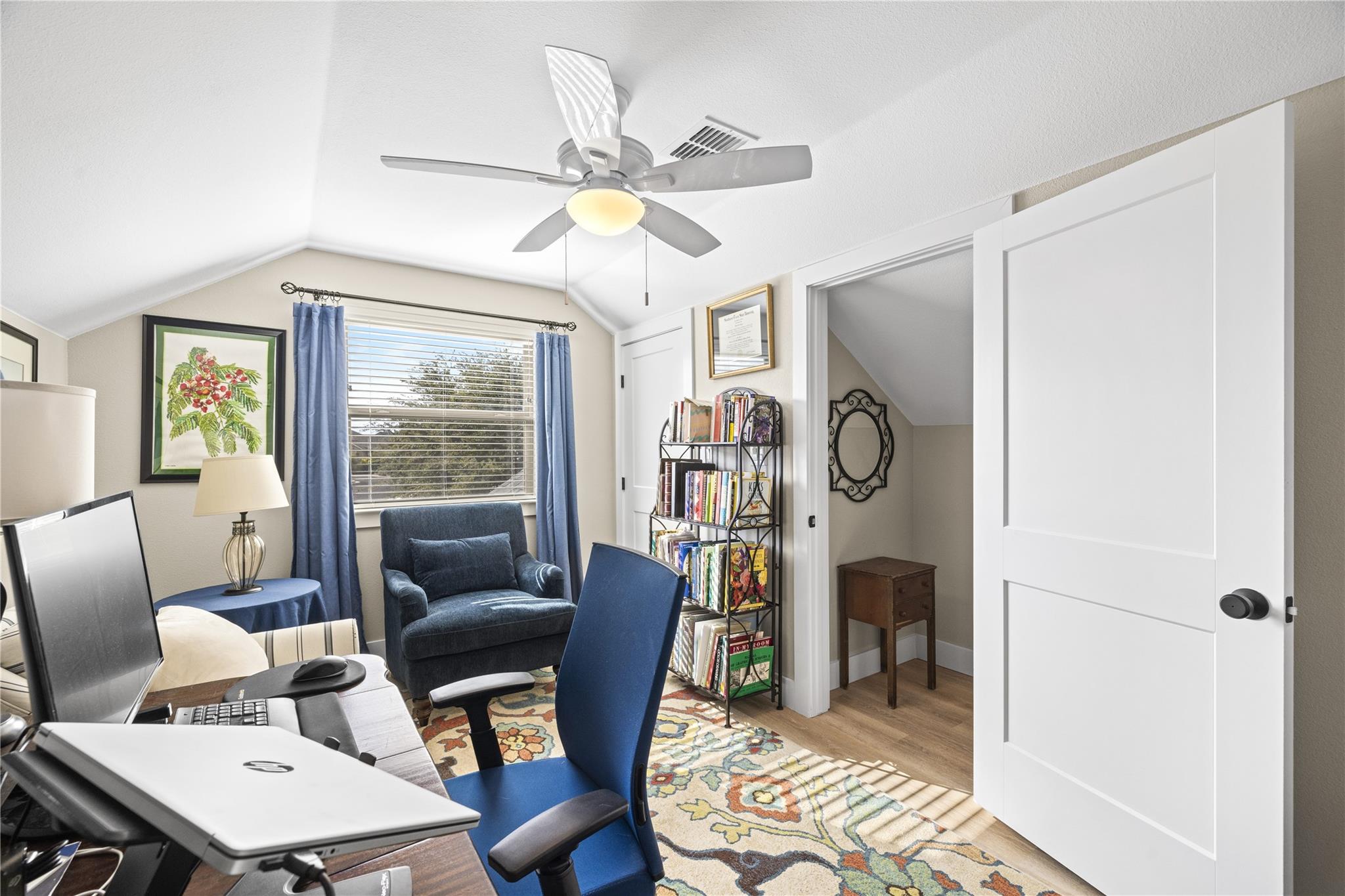 1057 Roanoke Ln, Kerrville, TX 78028