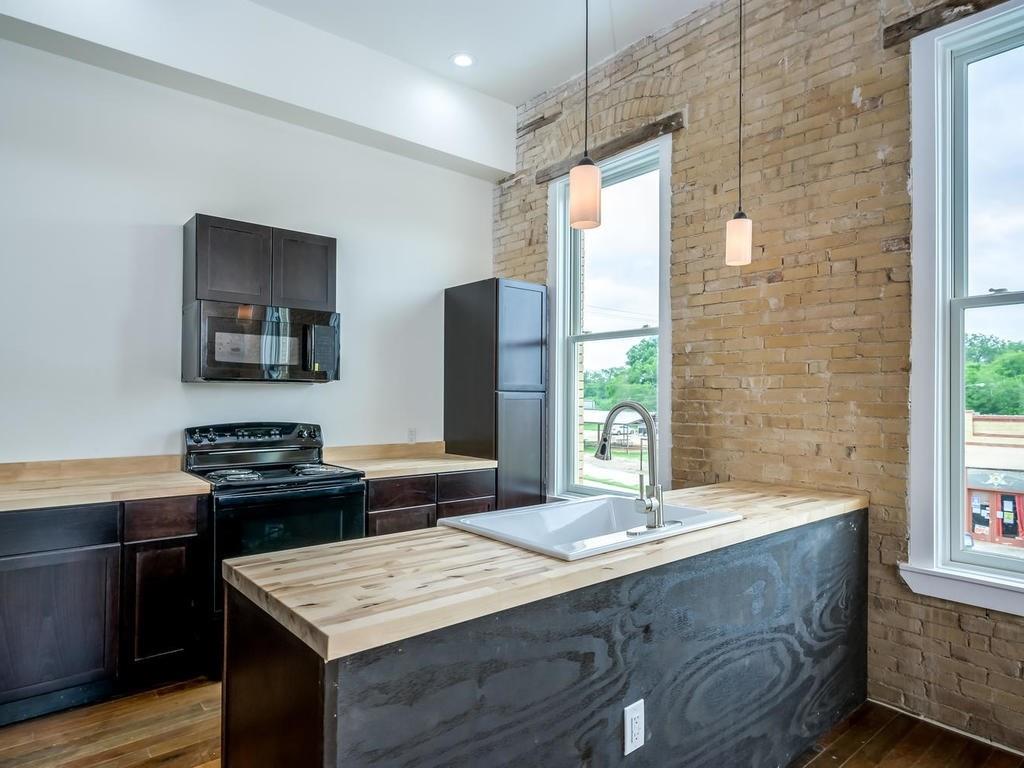 110 S Main St # 206, Elgin, TX 78621