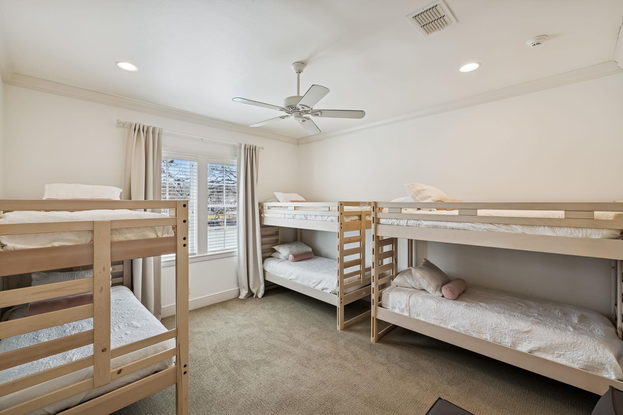 2319 Terminal Loop Rd, McQueeney, TX 78123