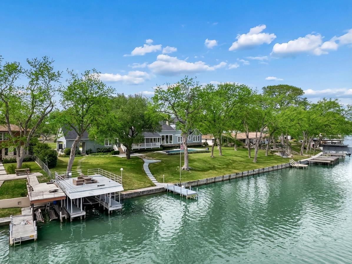 2319 Terminal Loop Rd, McQueeney, TX 78123