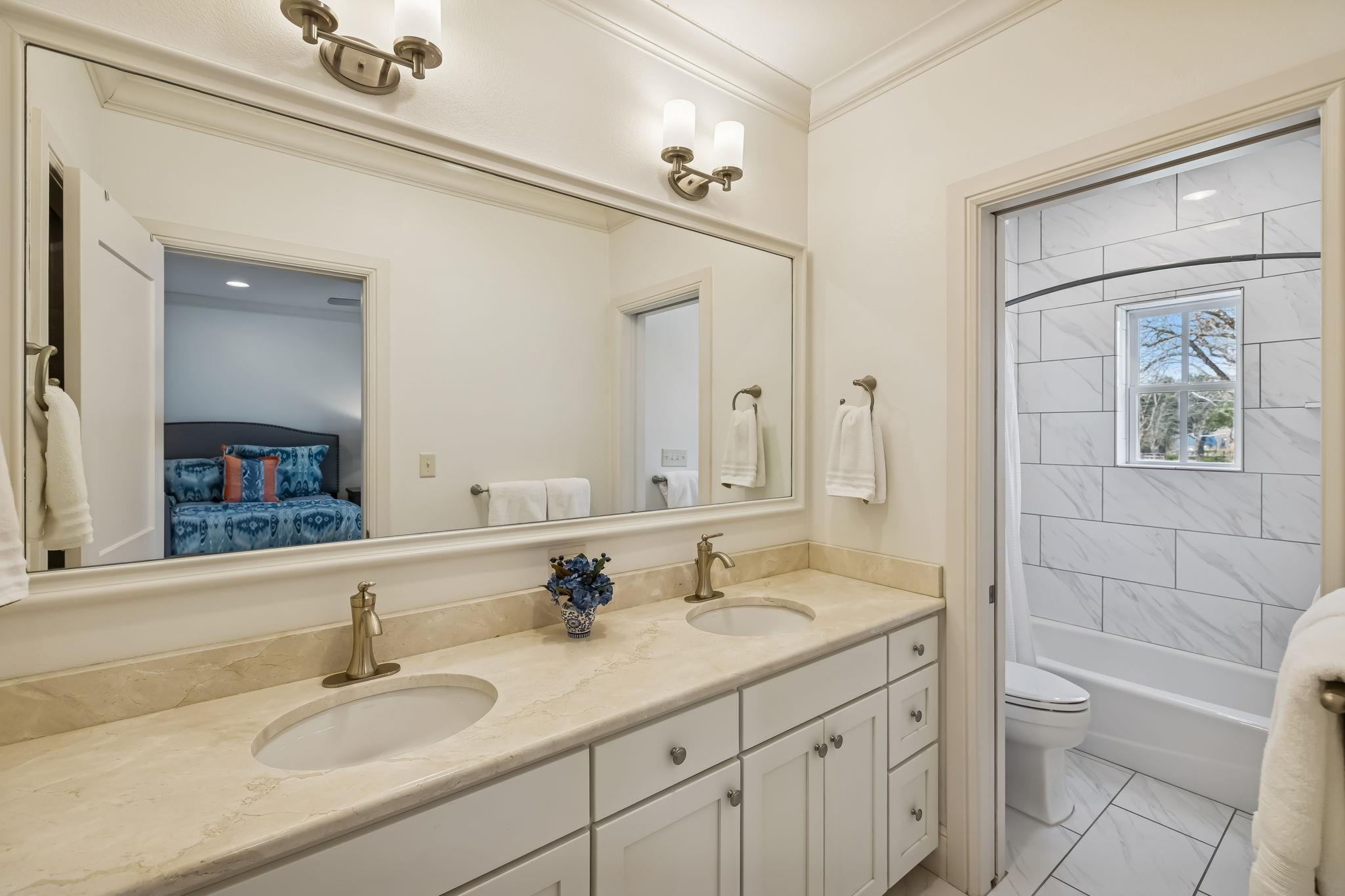 2319 Terminal Loop Rd, McQueeney, TX 78123