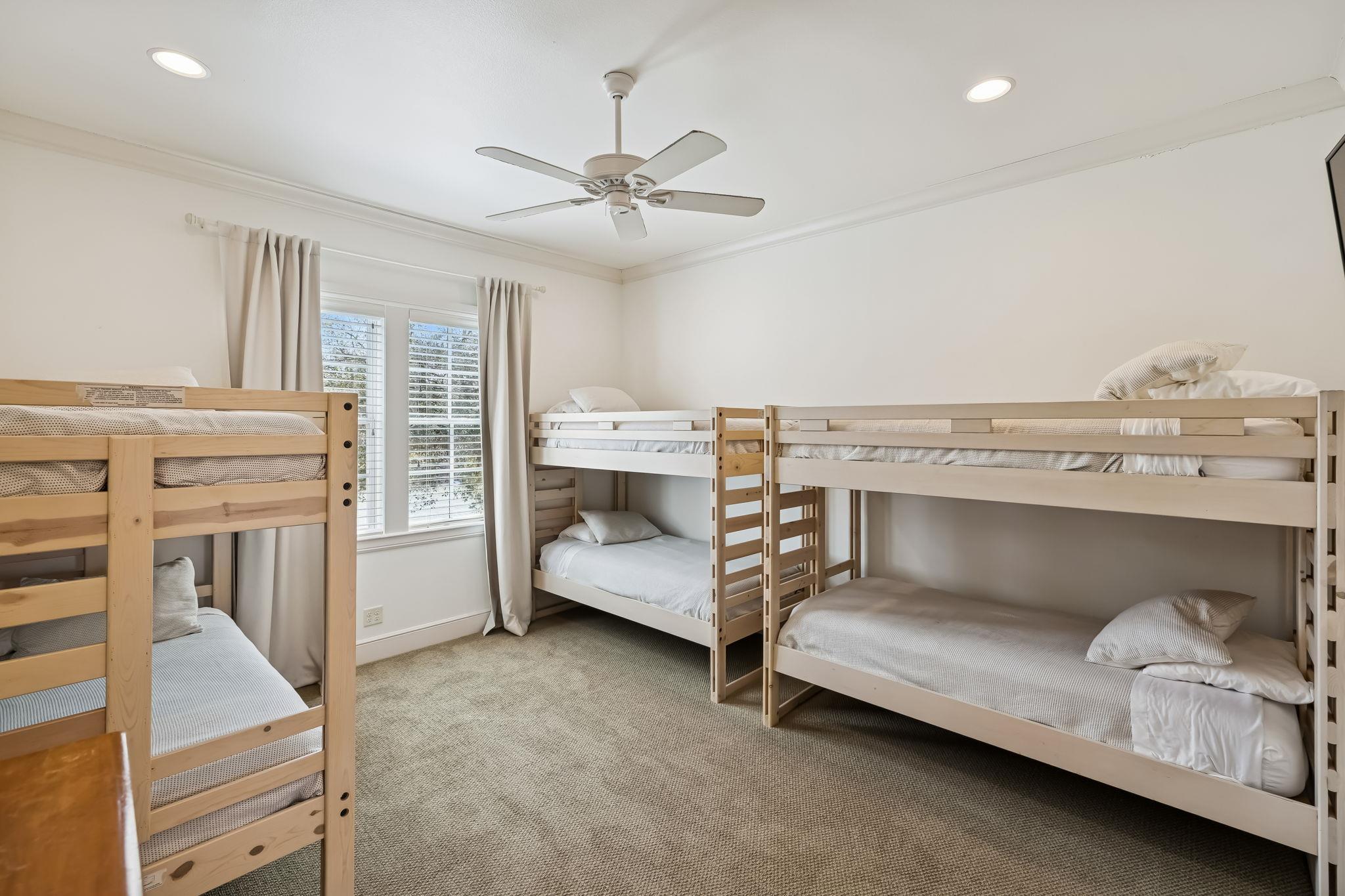 2319 Terminal Loop Rd, McQueeney, TX 78123