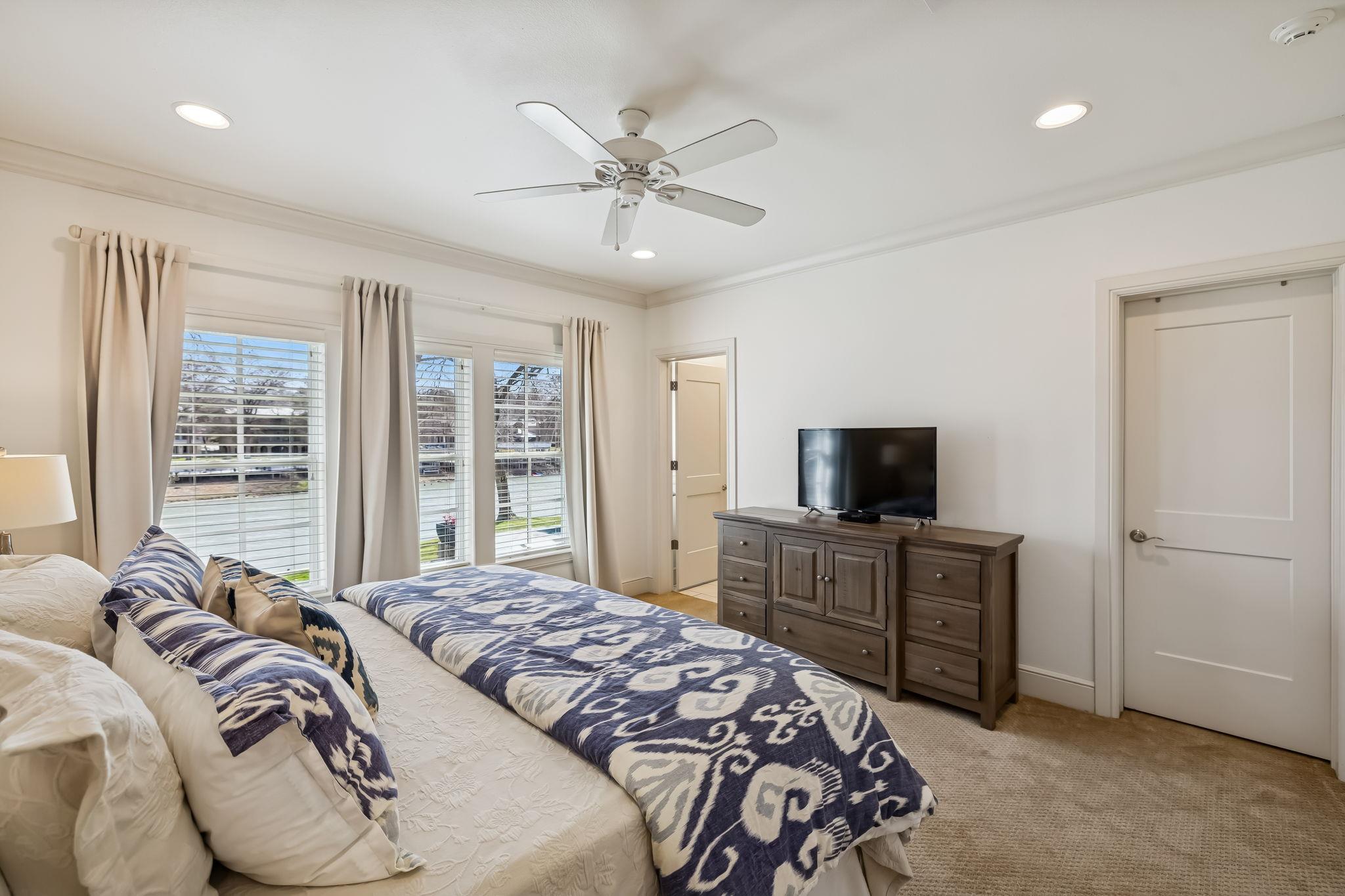 2319 Terminal Loop Rd, McQueeney, TX 78123