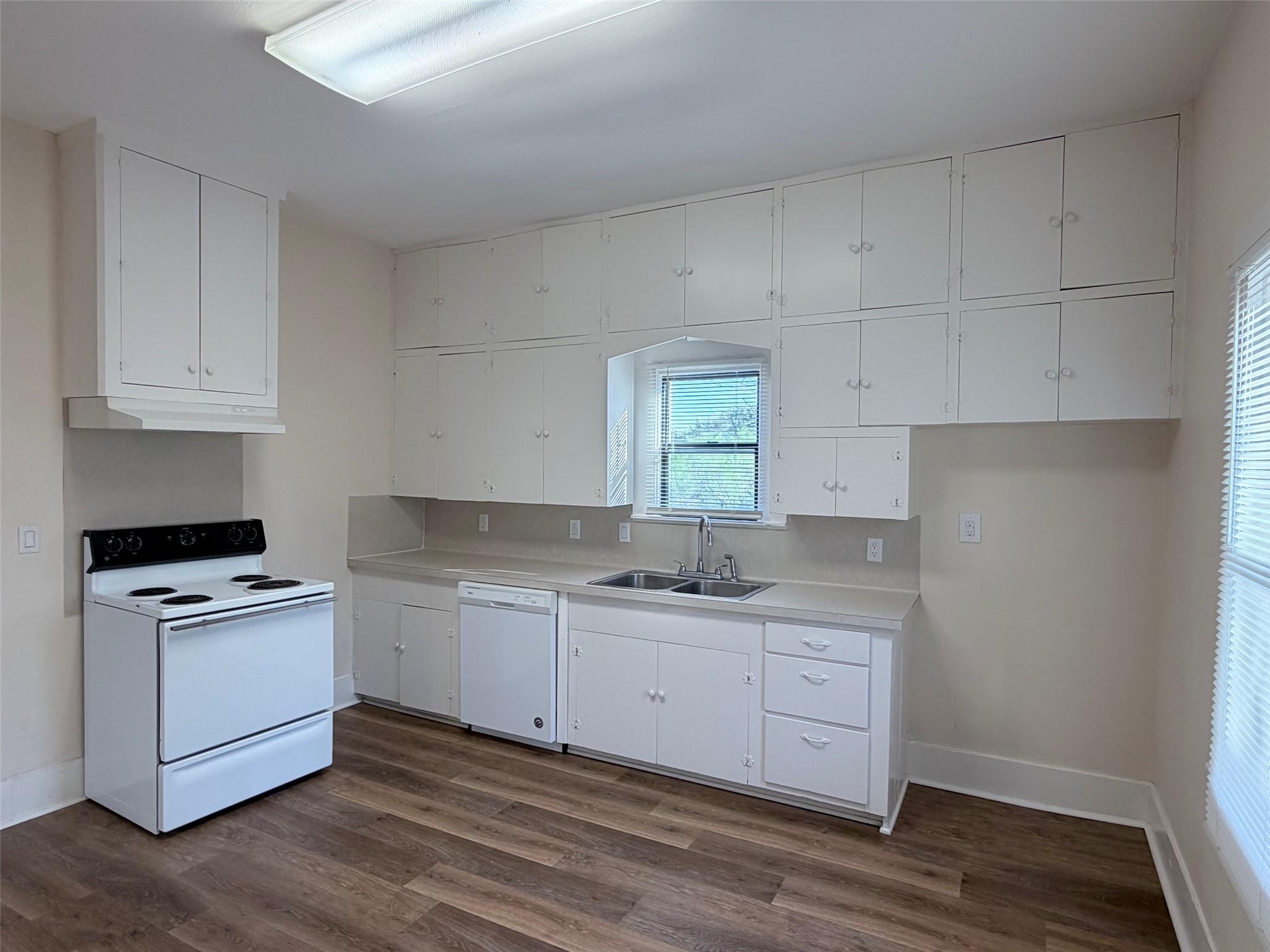 1504 Watterson Rd, Red Rock, TX 78662