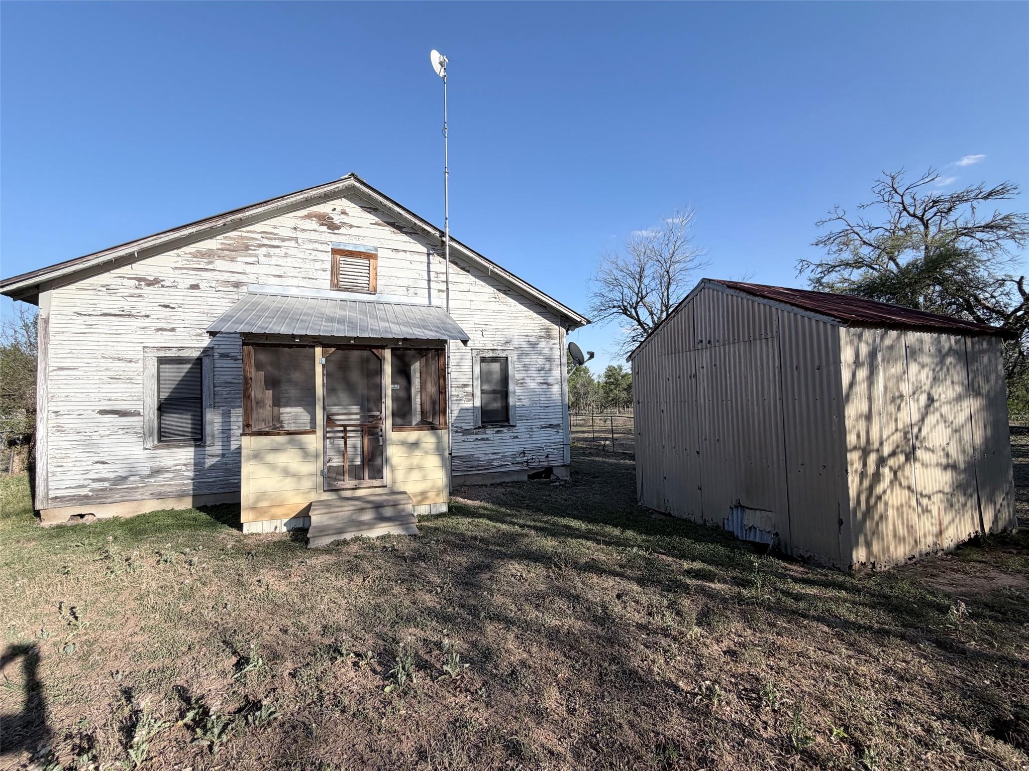 1504 Watterson Rd, Red Rock, TX 78662