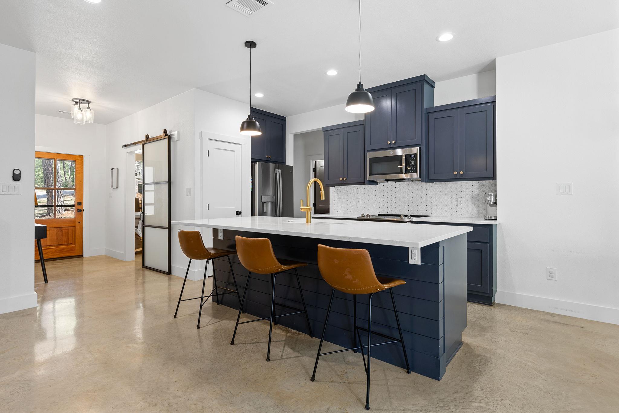 111 E Kamoi Ct, Bastrop, TX 78602