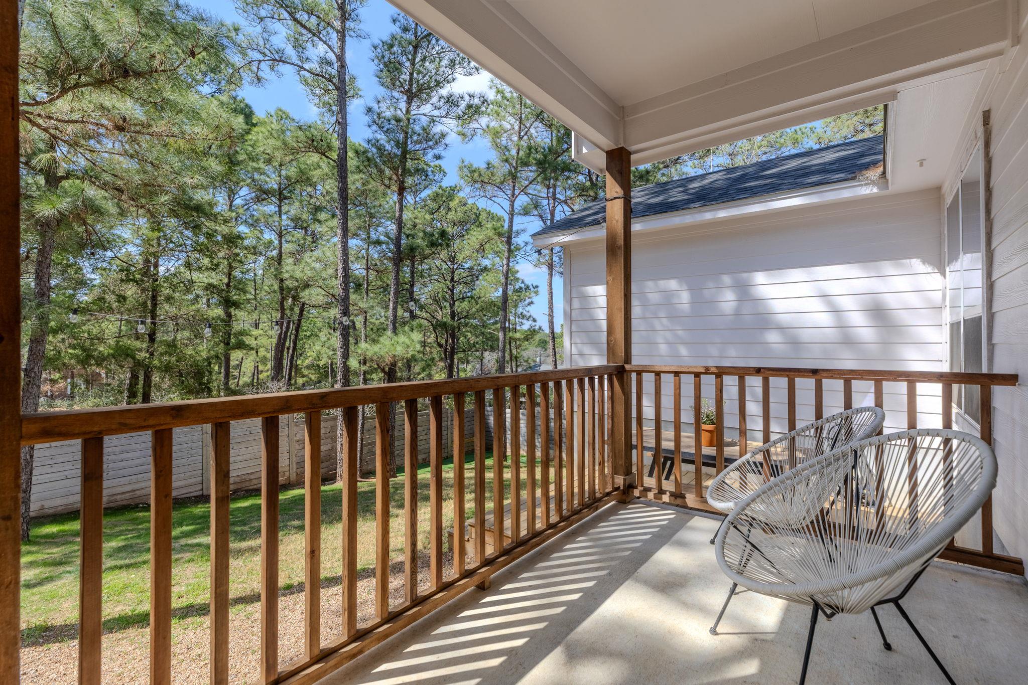 111 E Kamoi Ct, Bastrop, TX 78602