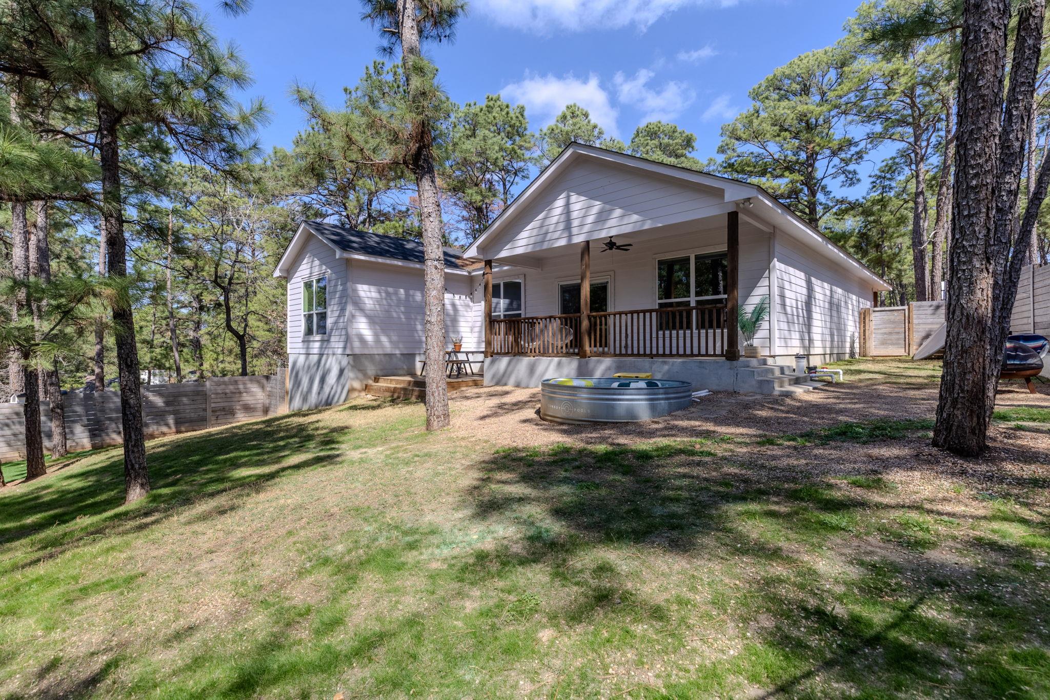 111 E Kamoi Ct, Bastrop, TX 78602