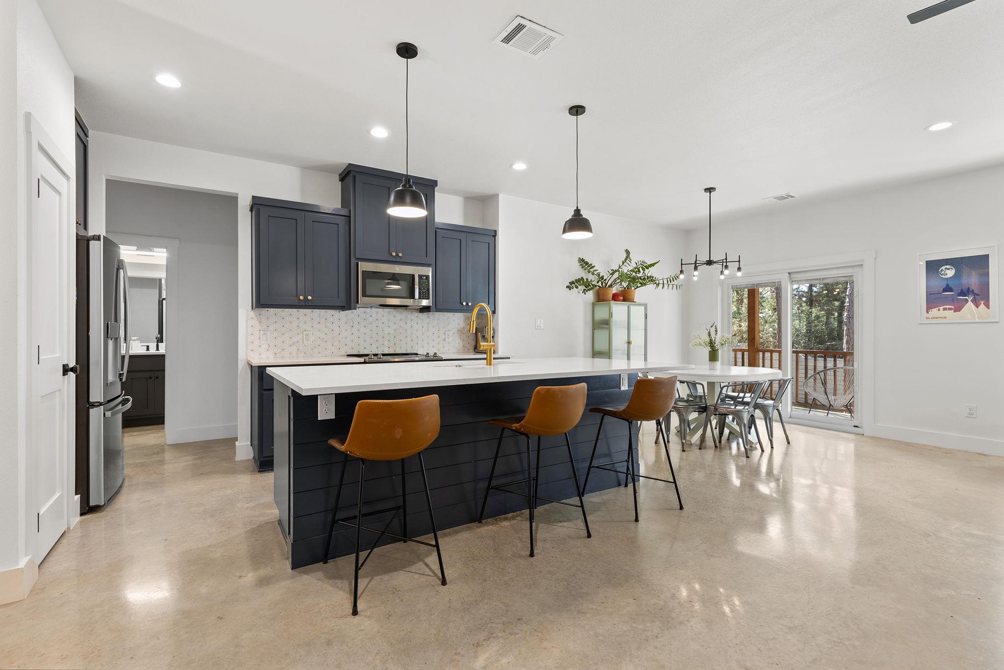 111 E Kamoi Ct, Bastrop, TX 78602