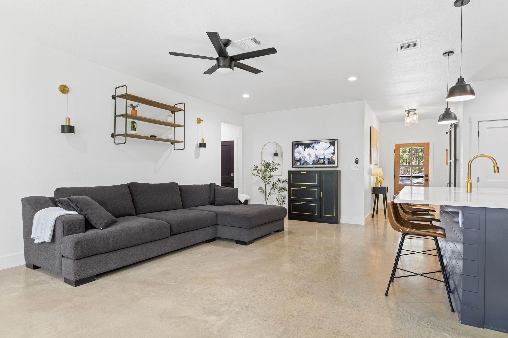 111 E Kamoi Ct, Bastrop, TX 78602