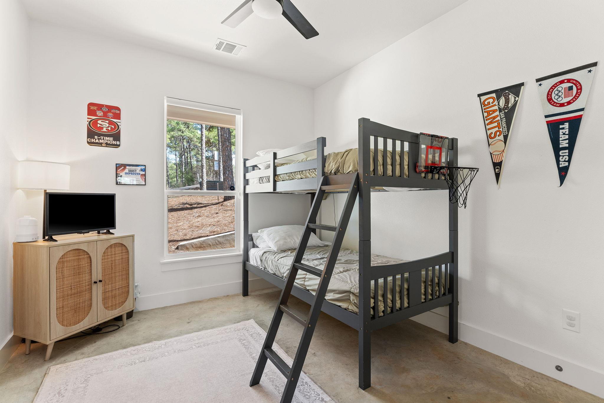 111 E Kamoi Ct, Bastrop, TX 78602