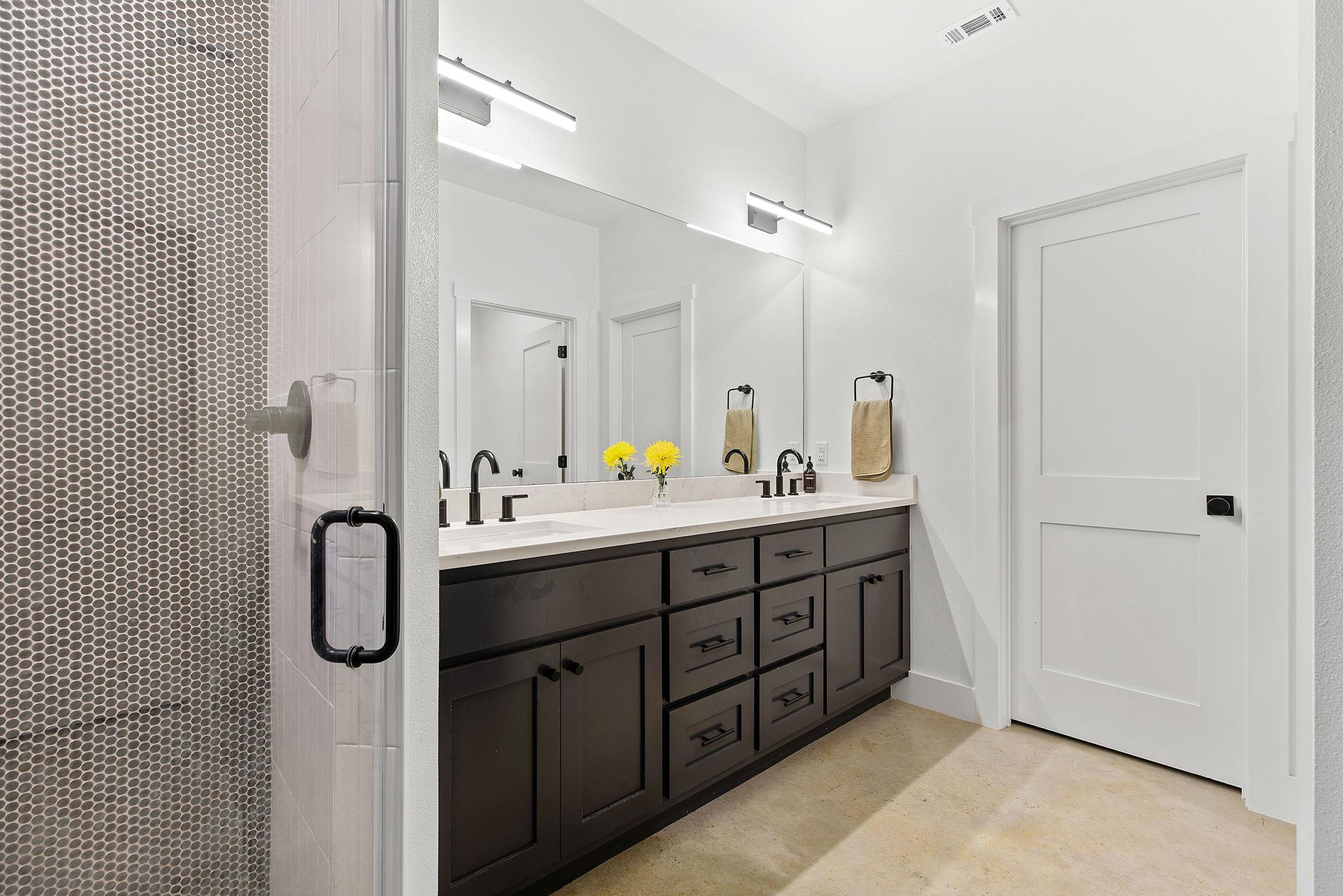 111 E Kamoi Ct, Bastrop, TX 78602