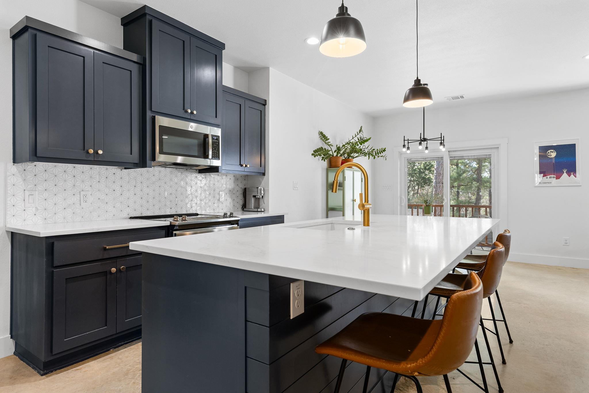 111 E Kamoi Ct, Bastrop, TX 78602