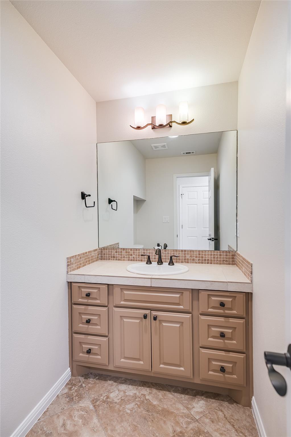 2002 Lakeway Blvd, Lakeway, TX 78734