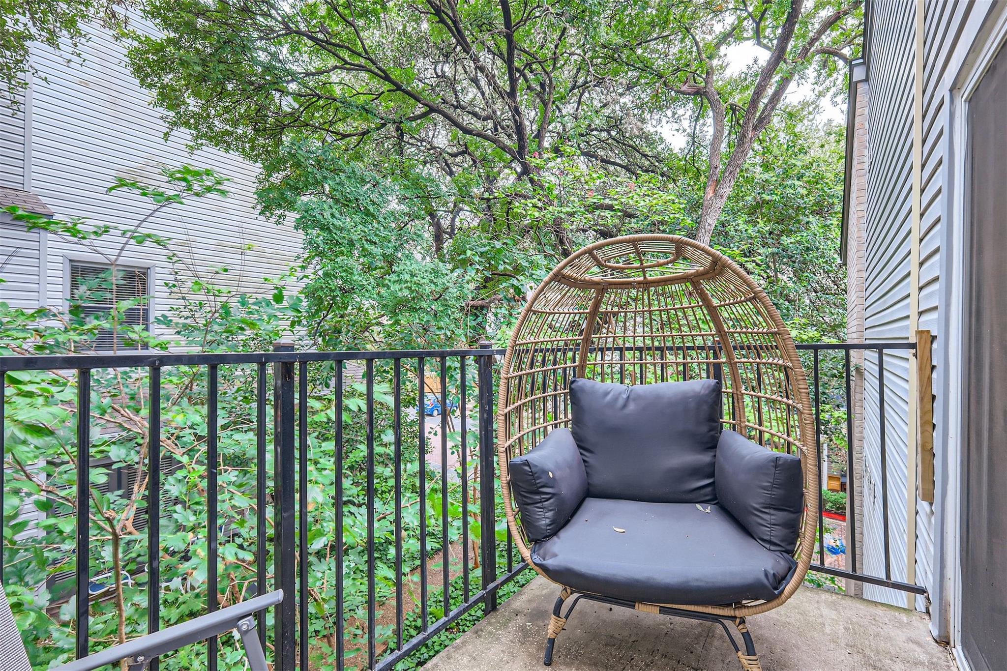 802 S 1st St # 215, Austin, TX 78704