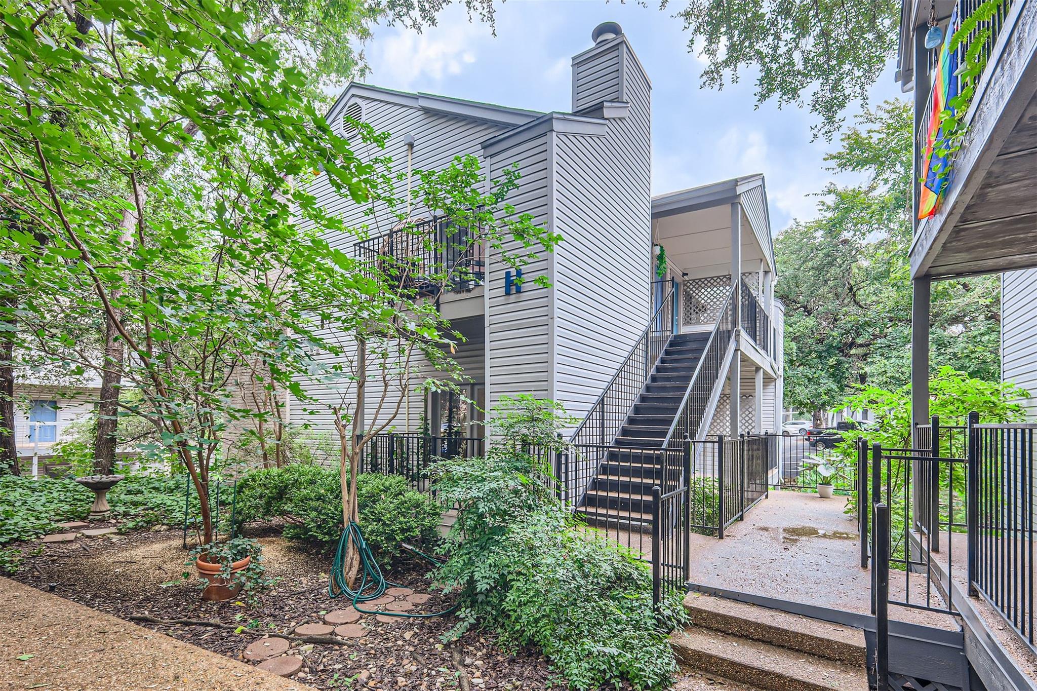 802 S 1st St # 215, Austin, TX 78704