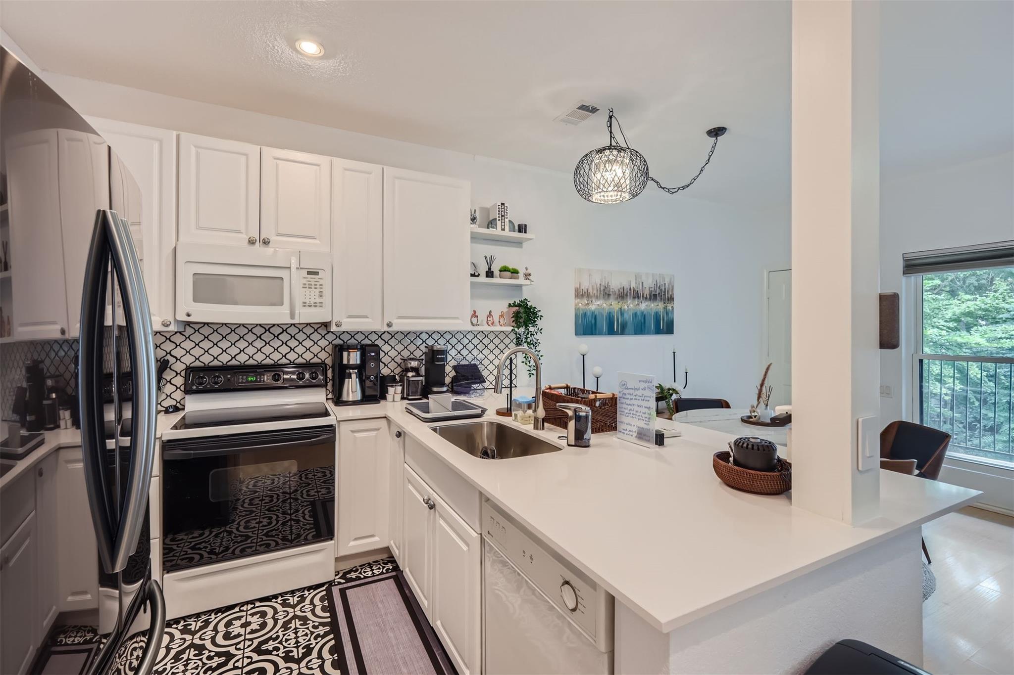 802 S 1st St # 215, Austin, TX 78704