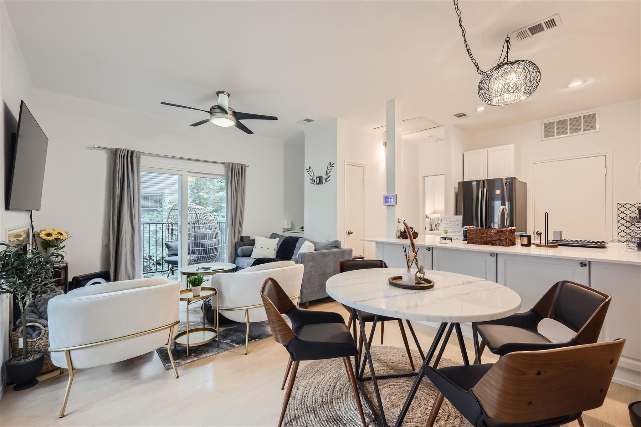 802 S 1st St # 215, Austin, TX 78704