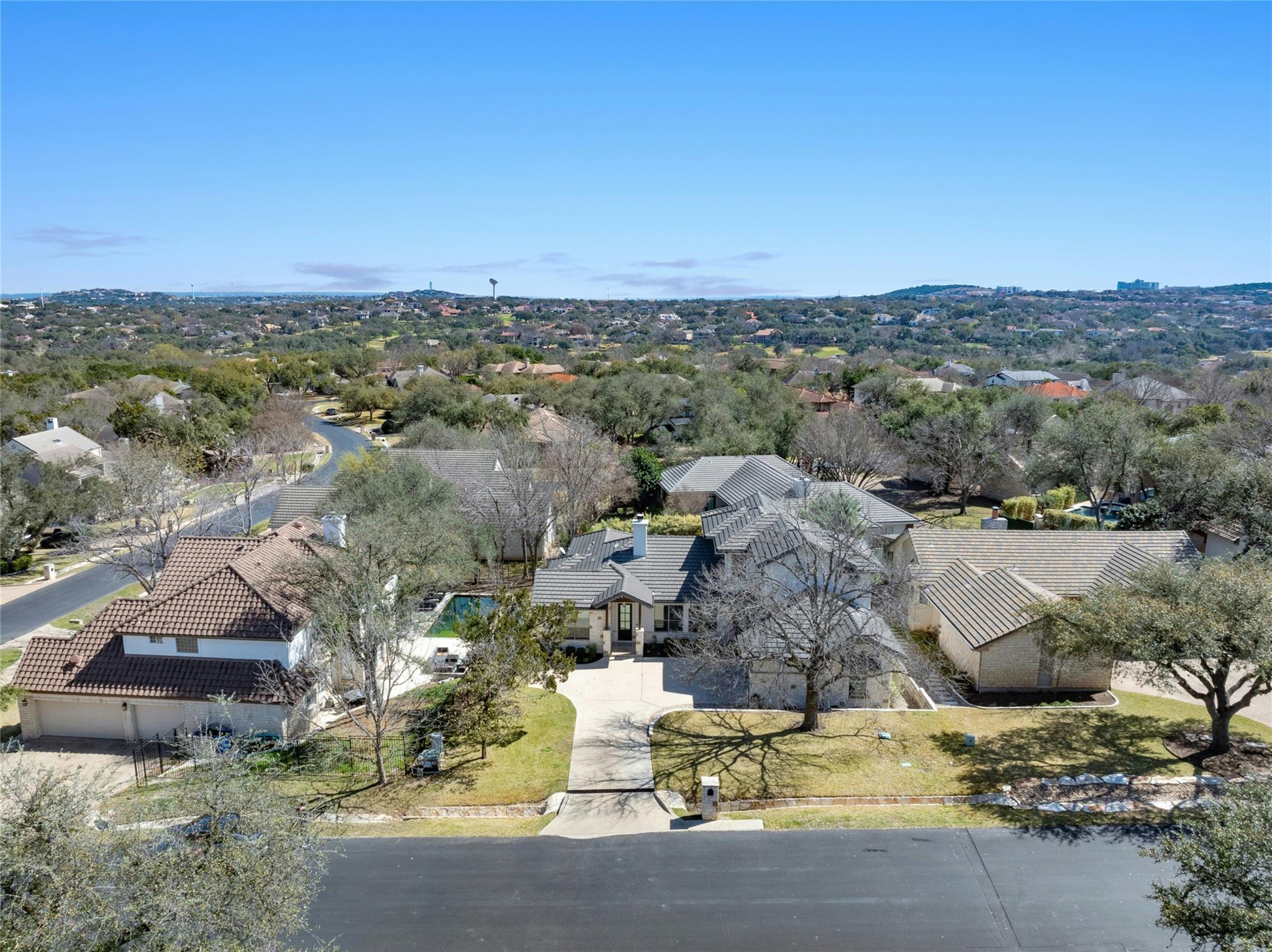 3 Camwood Trl, The Hills, TX 78738