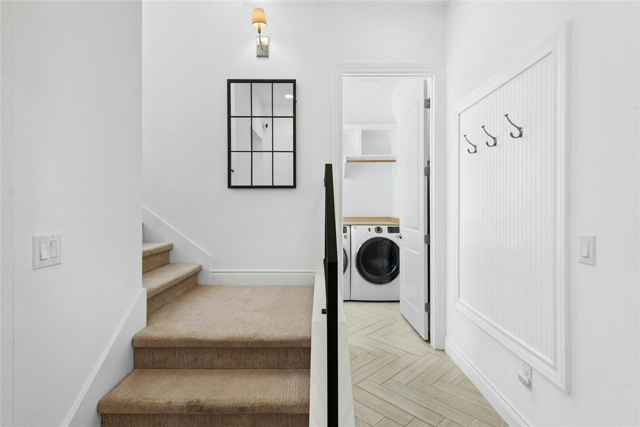 3 Camwood Trl, The Hills, TX 78738