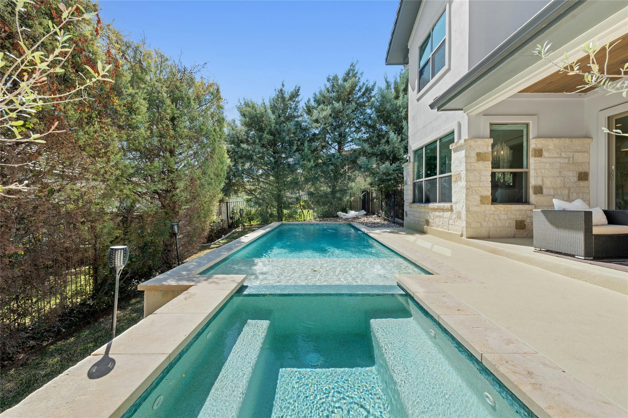 3 Camwood Trl, The Hills, TX 78738