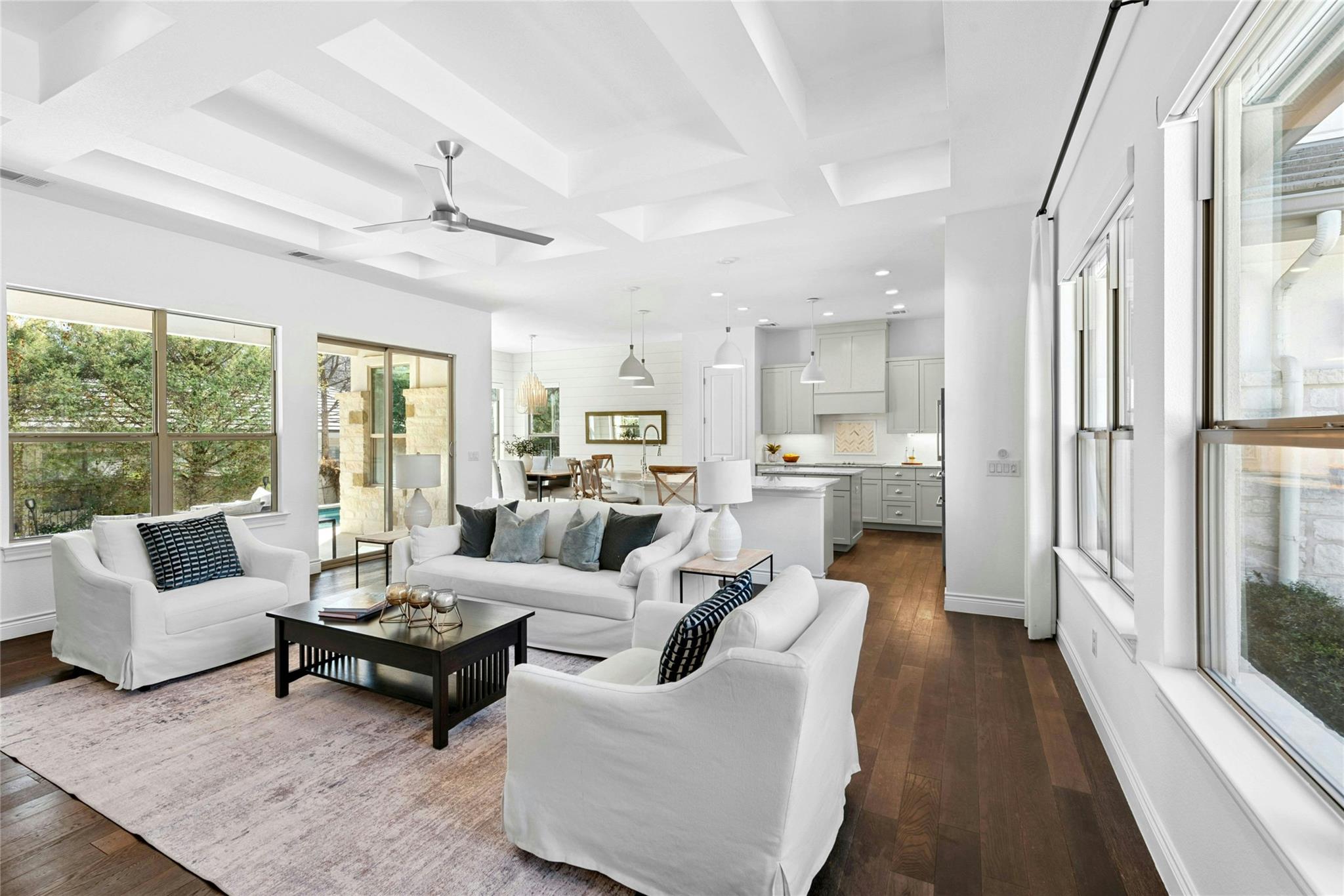 3 Camwood Trl, The Hills, TX 78738