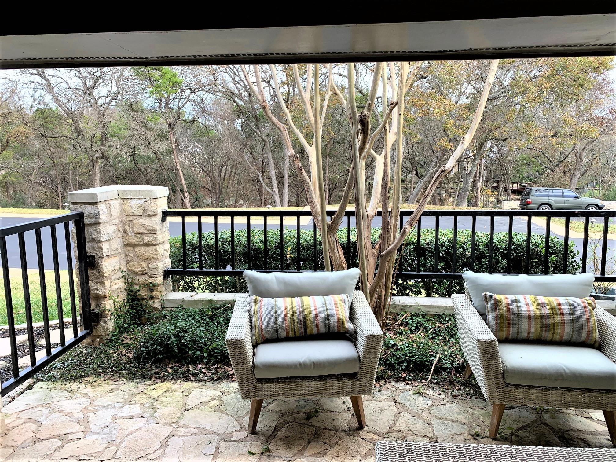 105 Birdie Dr, The Hills, TX 78738