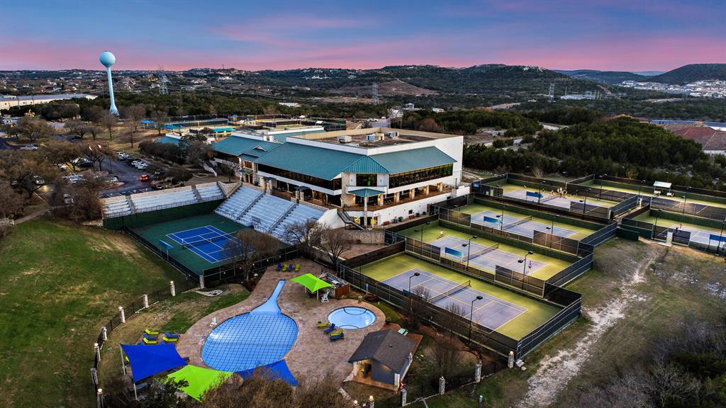 105 Birdie Dr, The Hills, TX 78738