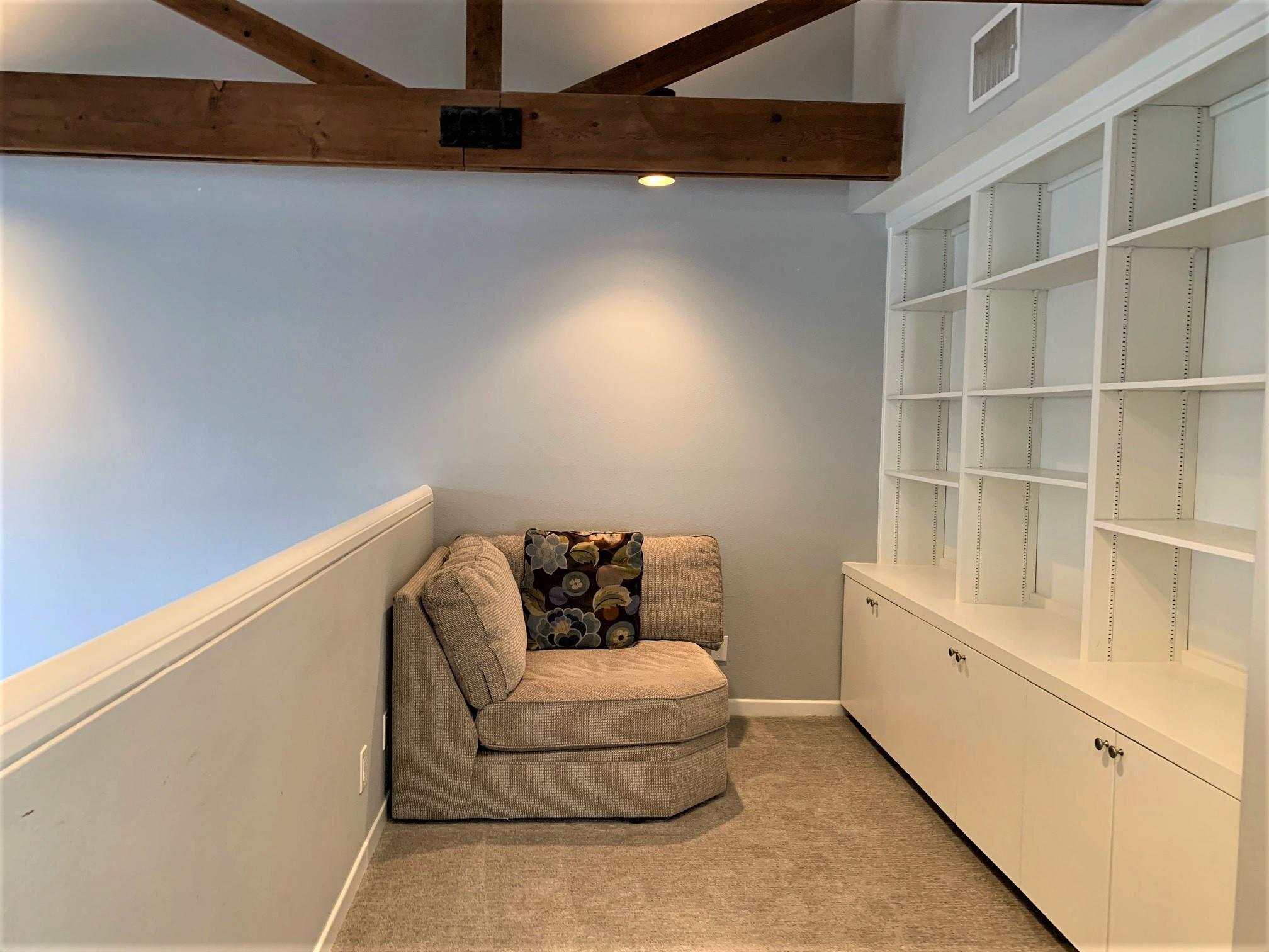 105 Birdie Dr, The Hills, TX 78738