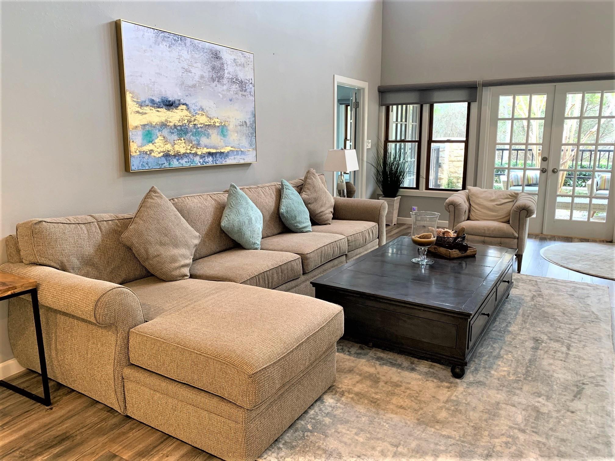 105 Birdie Dr, The Hills, TX 78738