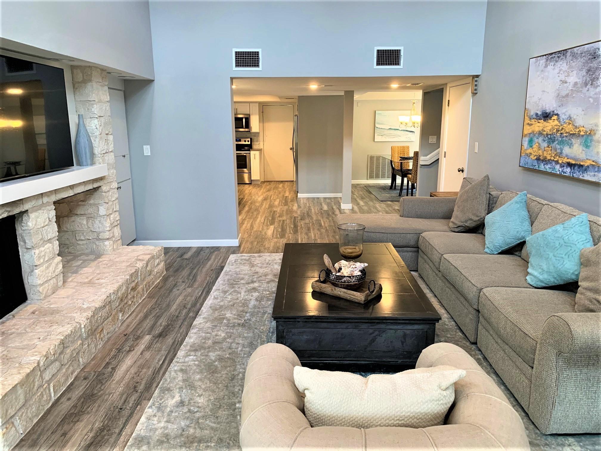 105 Birdie Dr, The Hills, TX 78738