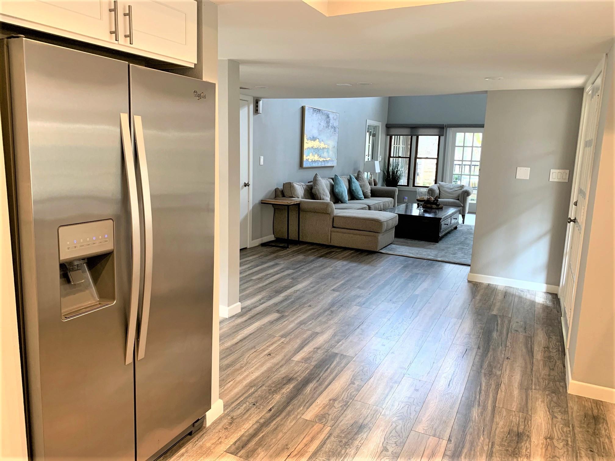 105 Birdie Dr, The Hills, TX 78738