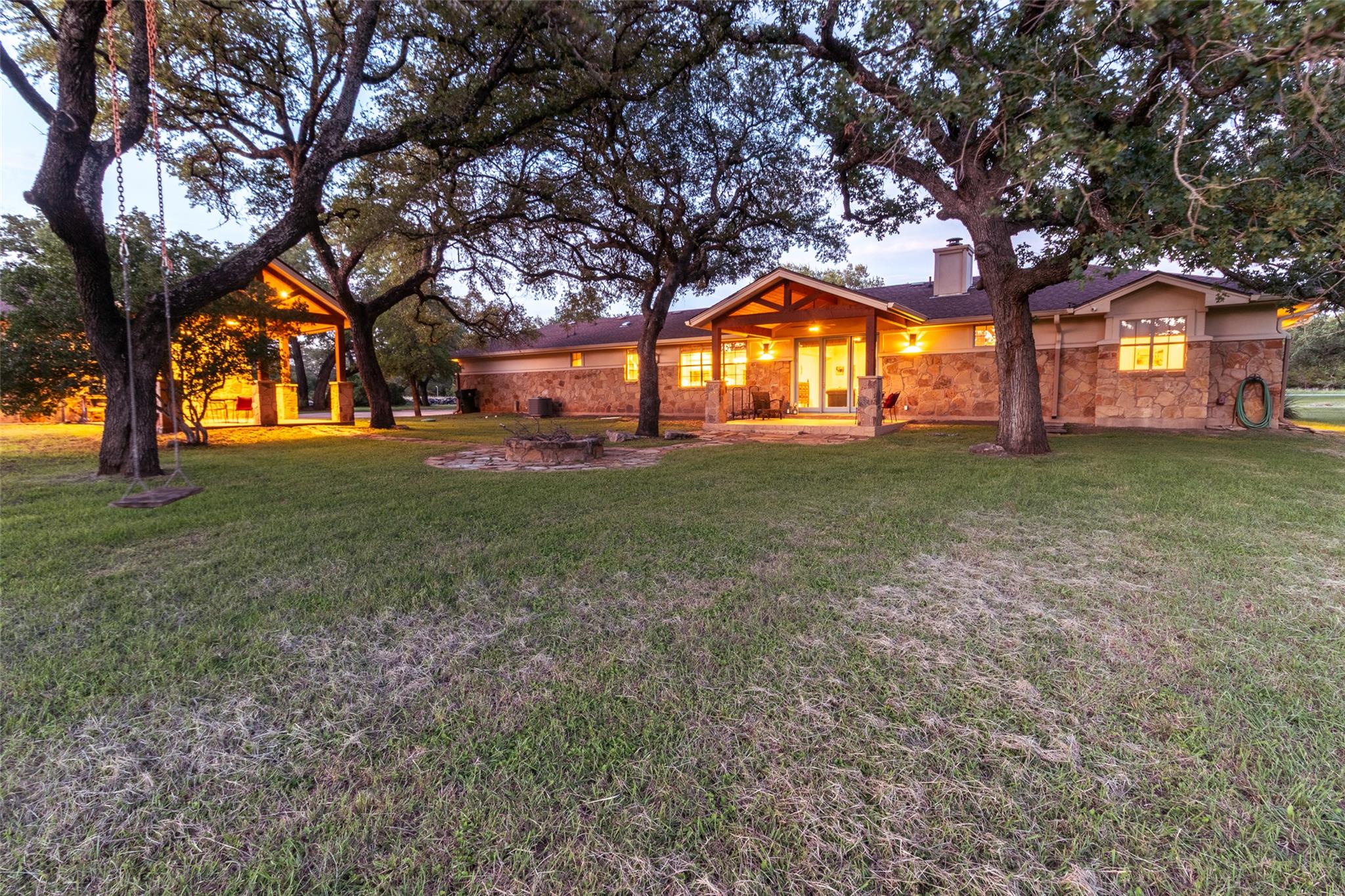515 East Trl, Spicewood, TX 78669