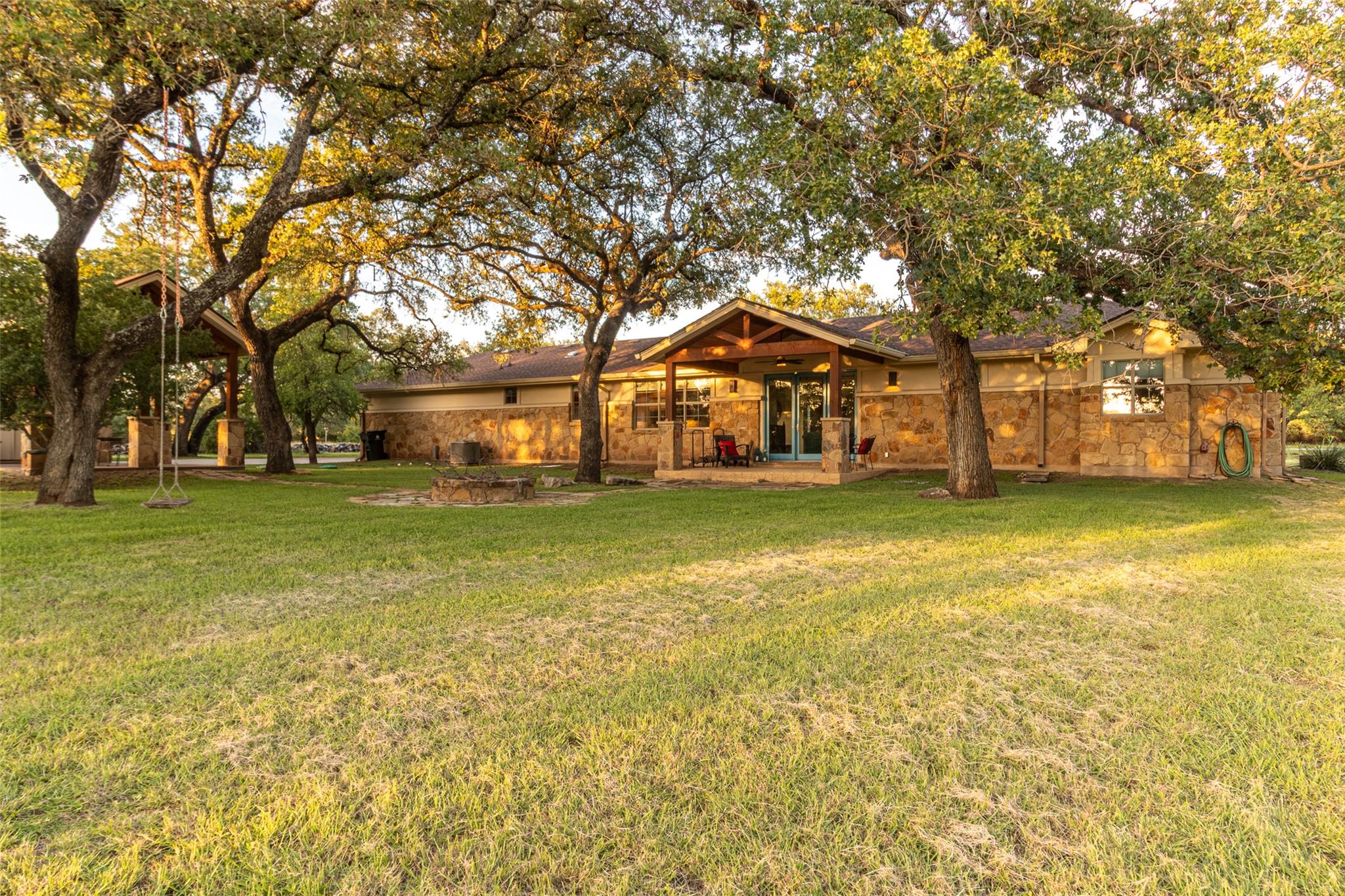 515 East Trl, Spicewood, TX 78669