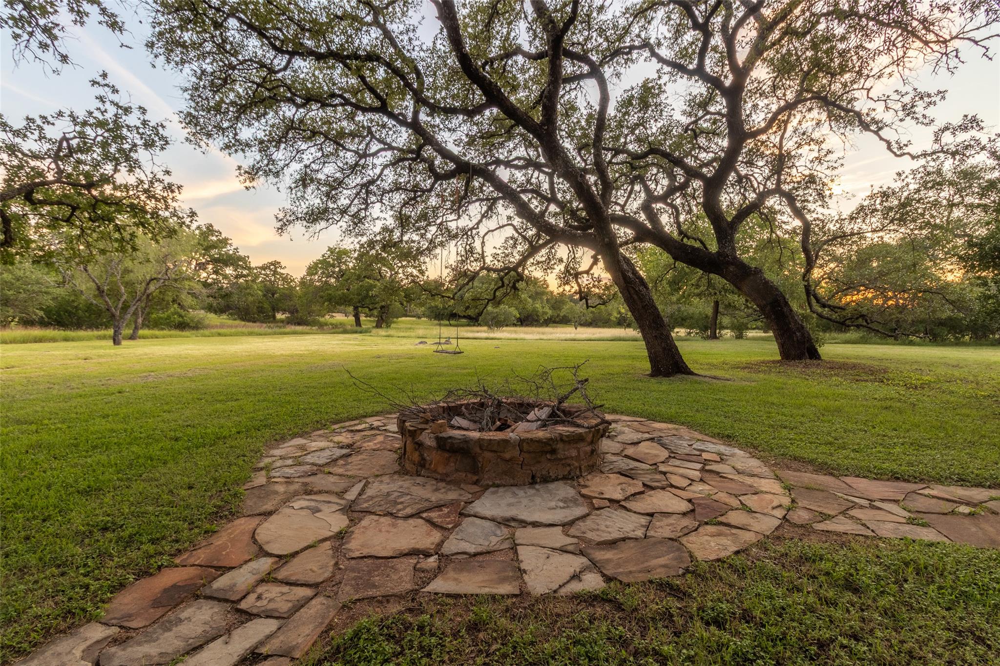 515 East Trl, Spicewood, TX 78669