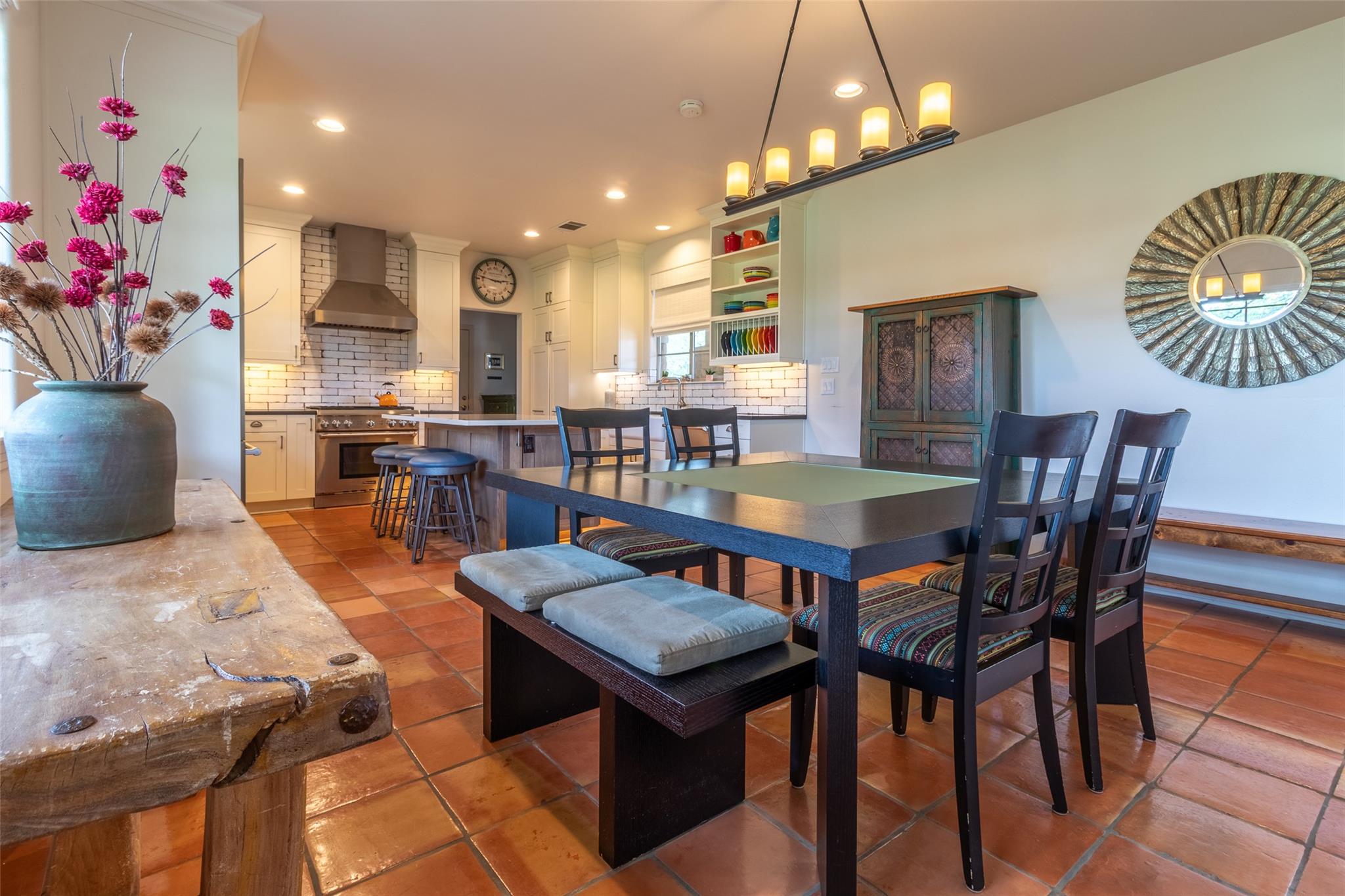 515 East Trl, Spicewood, TX 78669