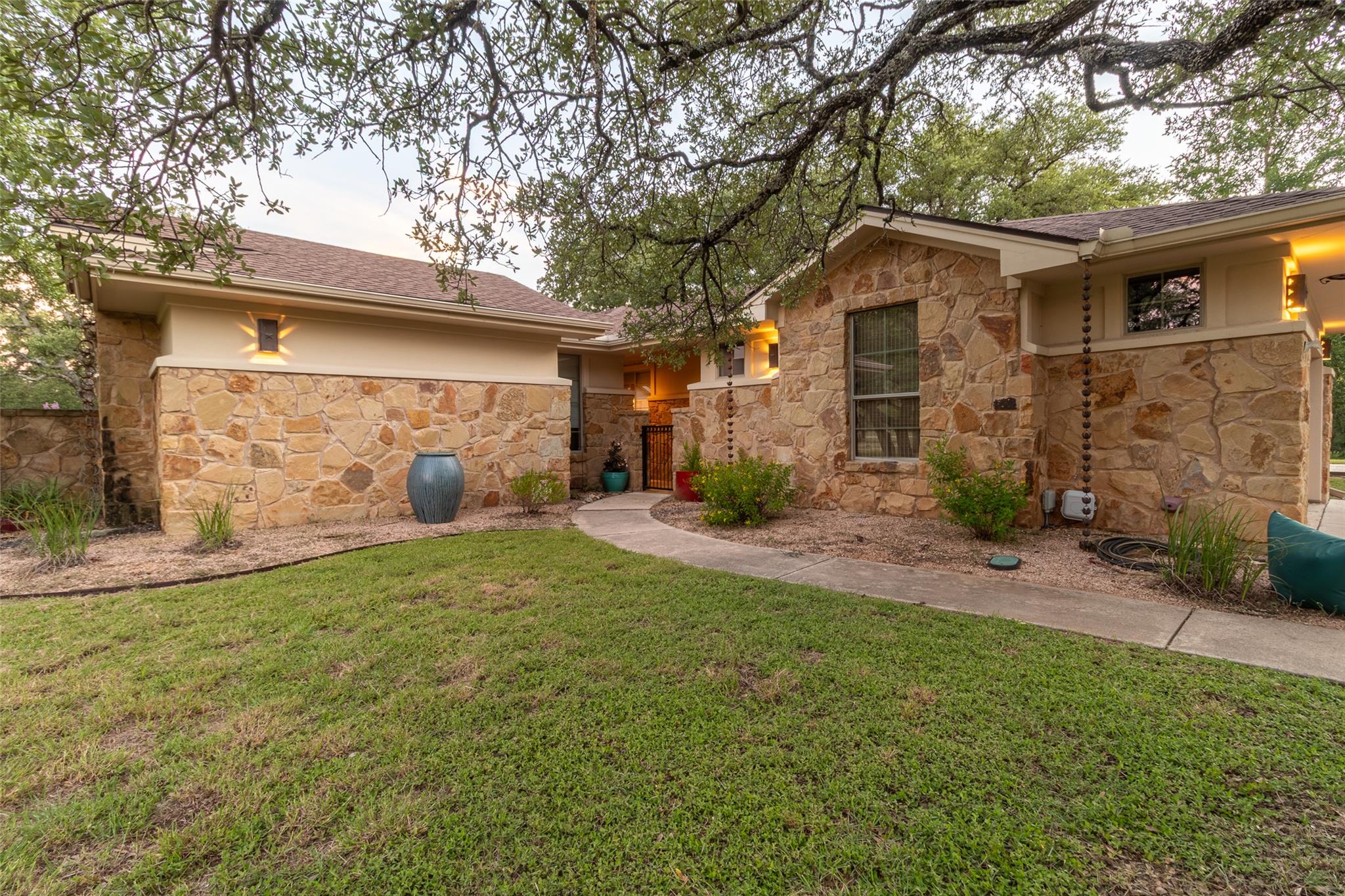 515 East Trl, Spicewood, TX 78669