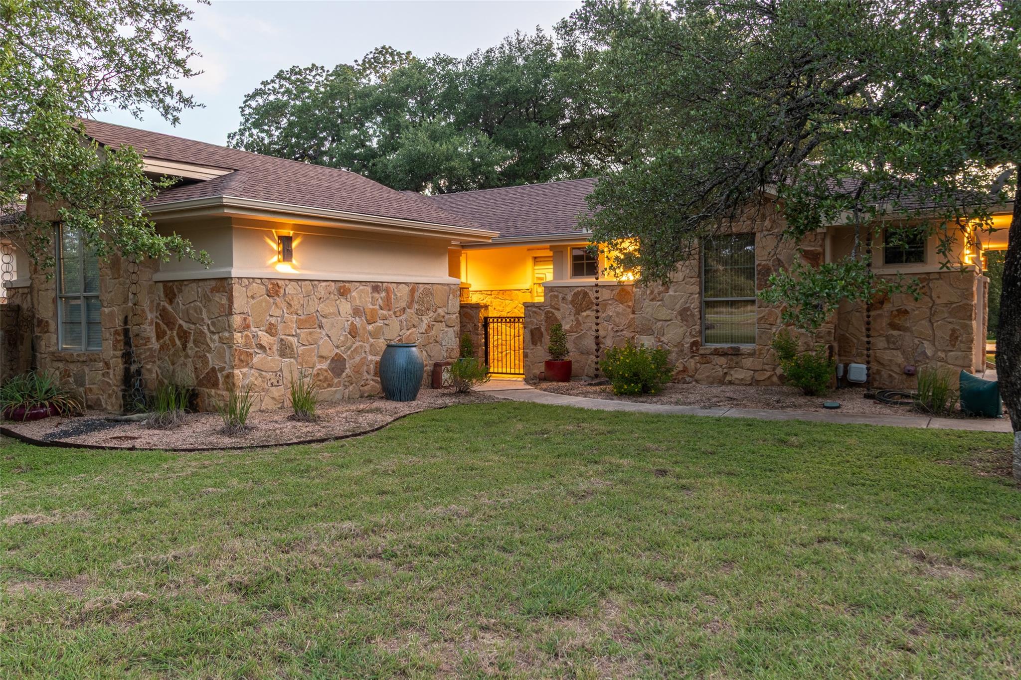 515 East Trl, Spicewood, TX 78669