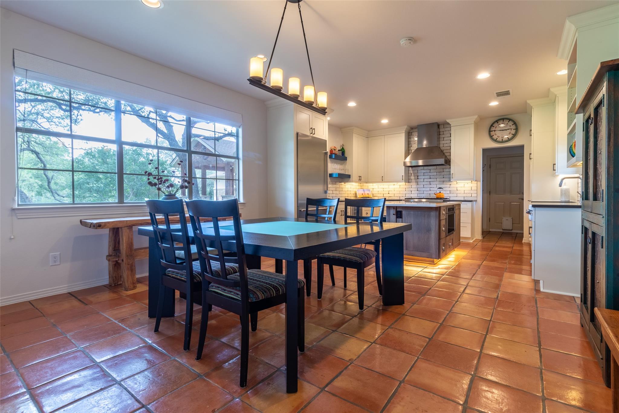 515 East Trl, Spicewood, TX 78669