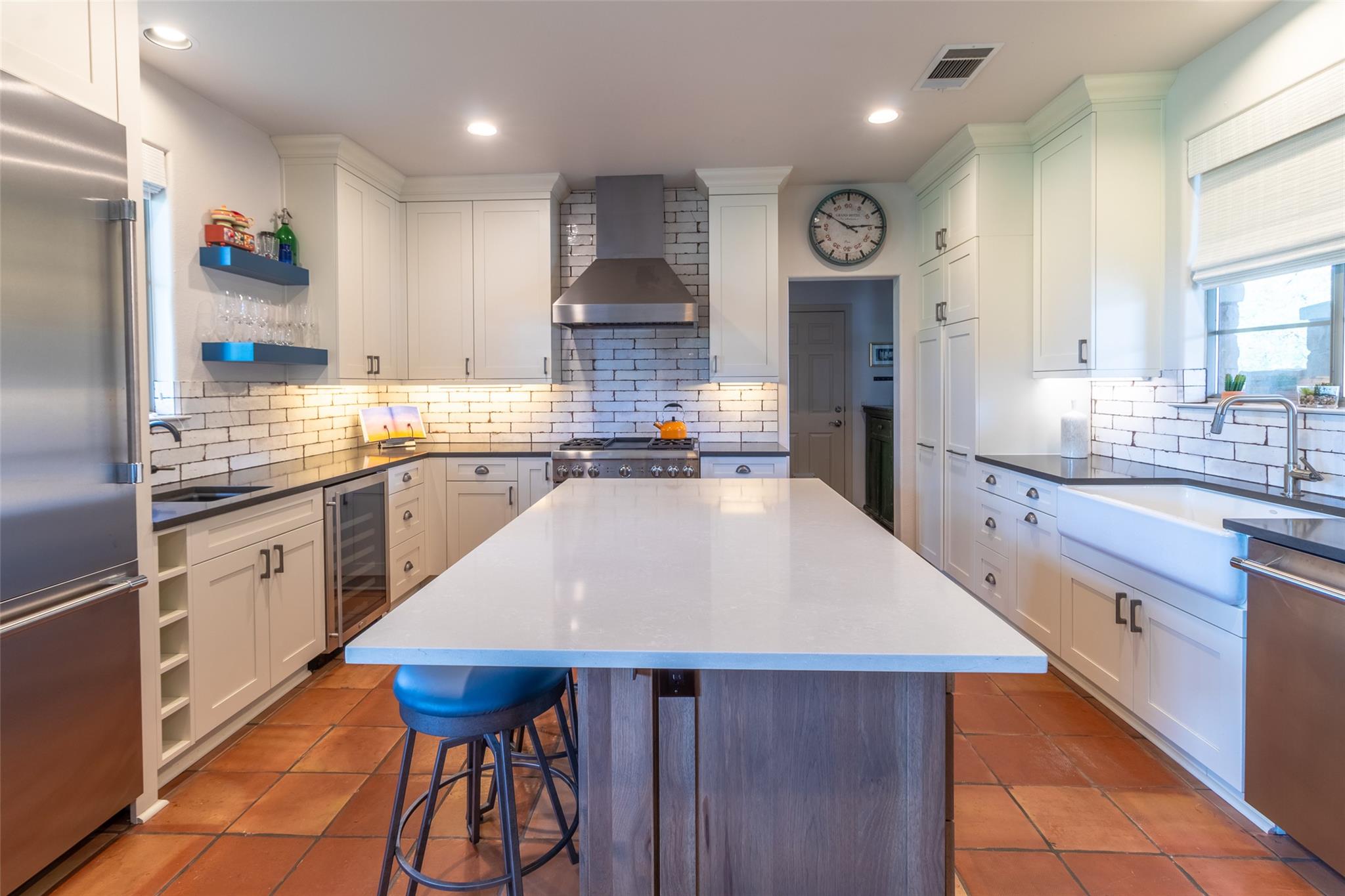 515 East Trl, Spicewood, TX 78669