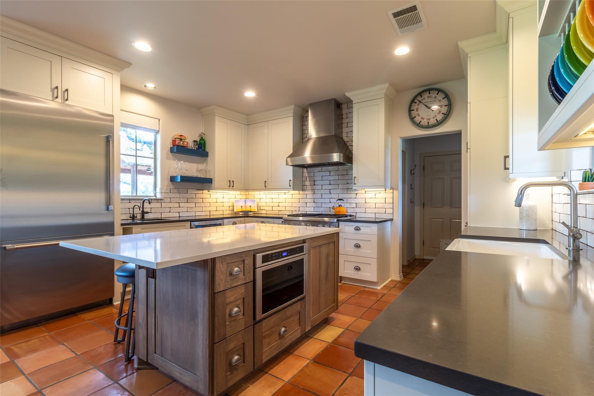 515 East Trl, Spicewood, TX 78669