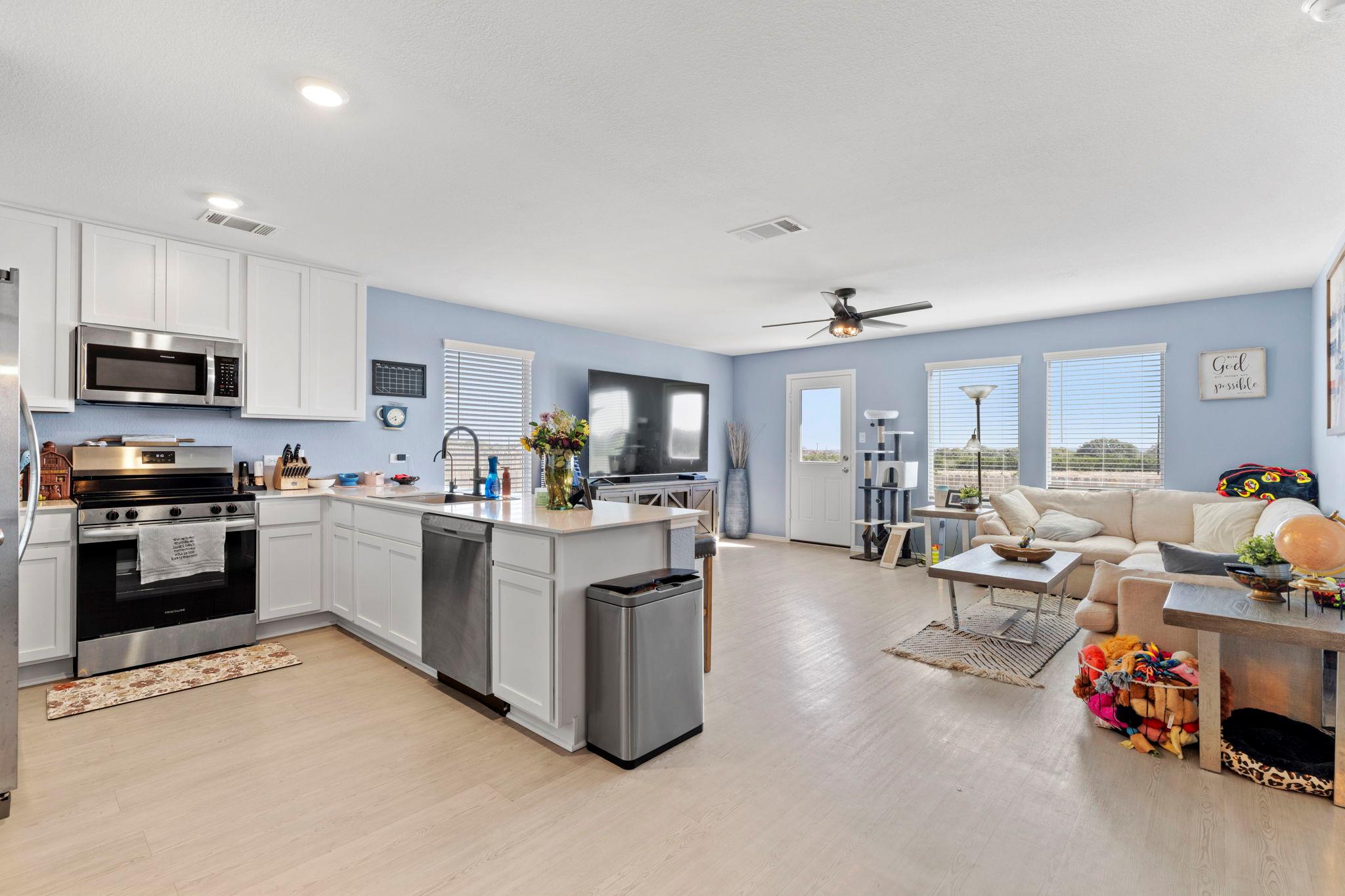 320 Bertram Oaks Dr, Bertram, TX 78605