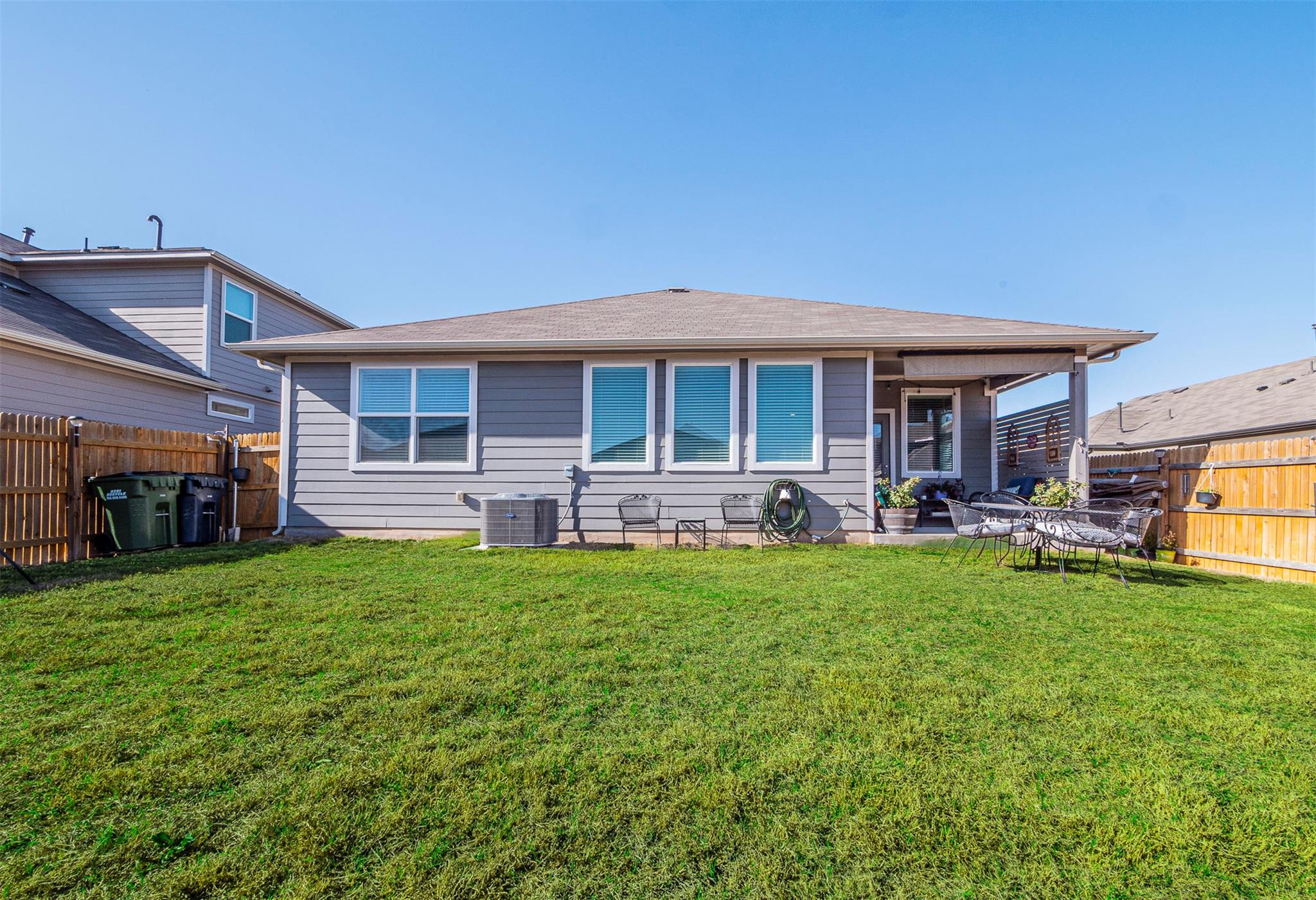 208 Greens Bayou Trl, Hutto, TX 78634