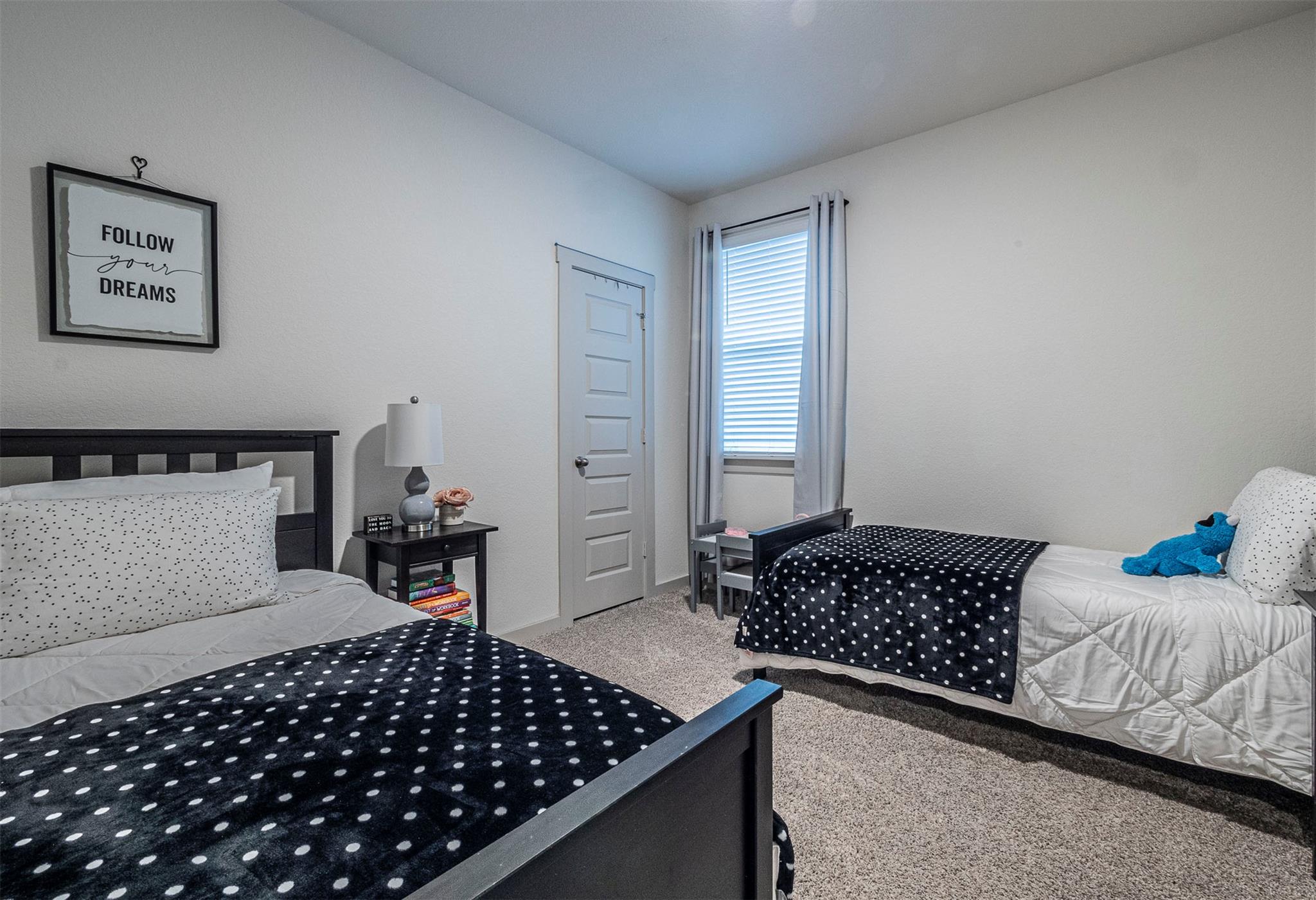 208 Greens Bayou Trl, Hutto, TX 78634