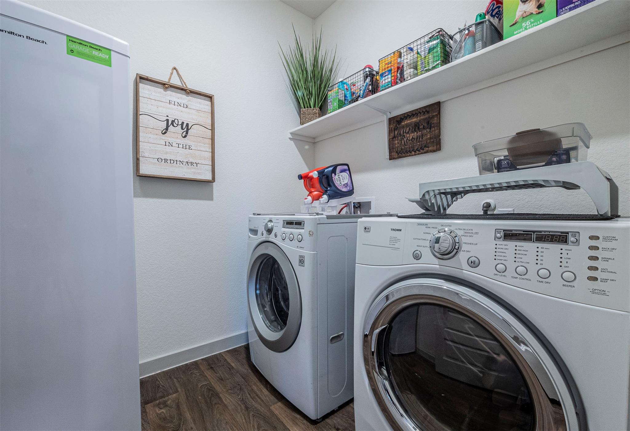 208 Greens Bayou Trl, Hutto, TX 78634