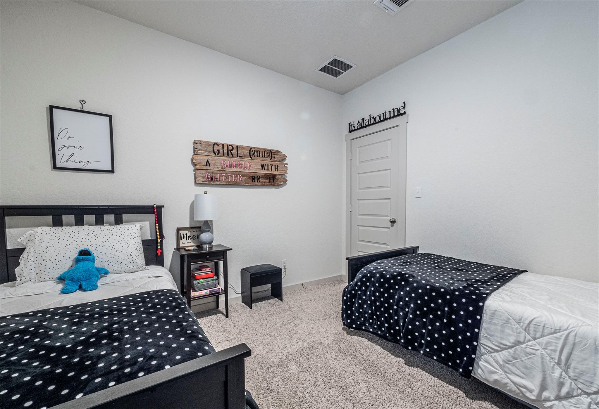 208 Greens Bayou Trl, Hutto, TX 78634