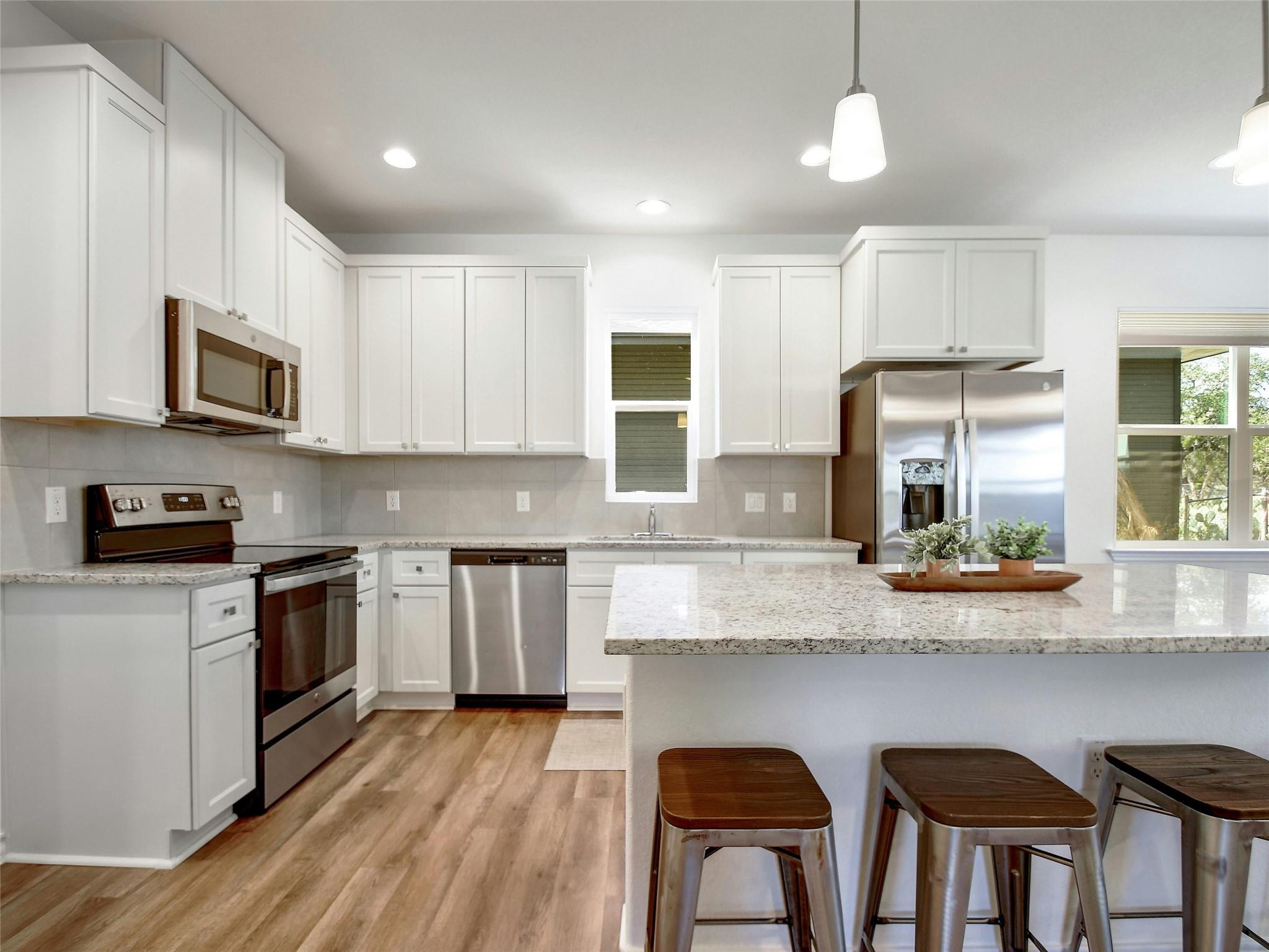 660 Mockingbird Dr, Canyon Lake, TX 78133