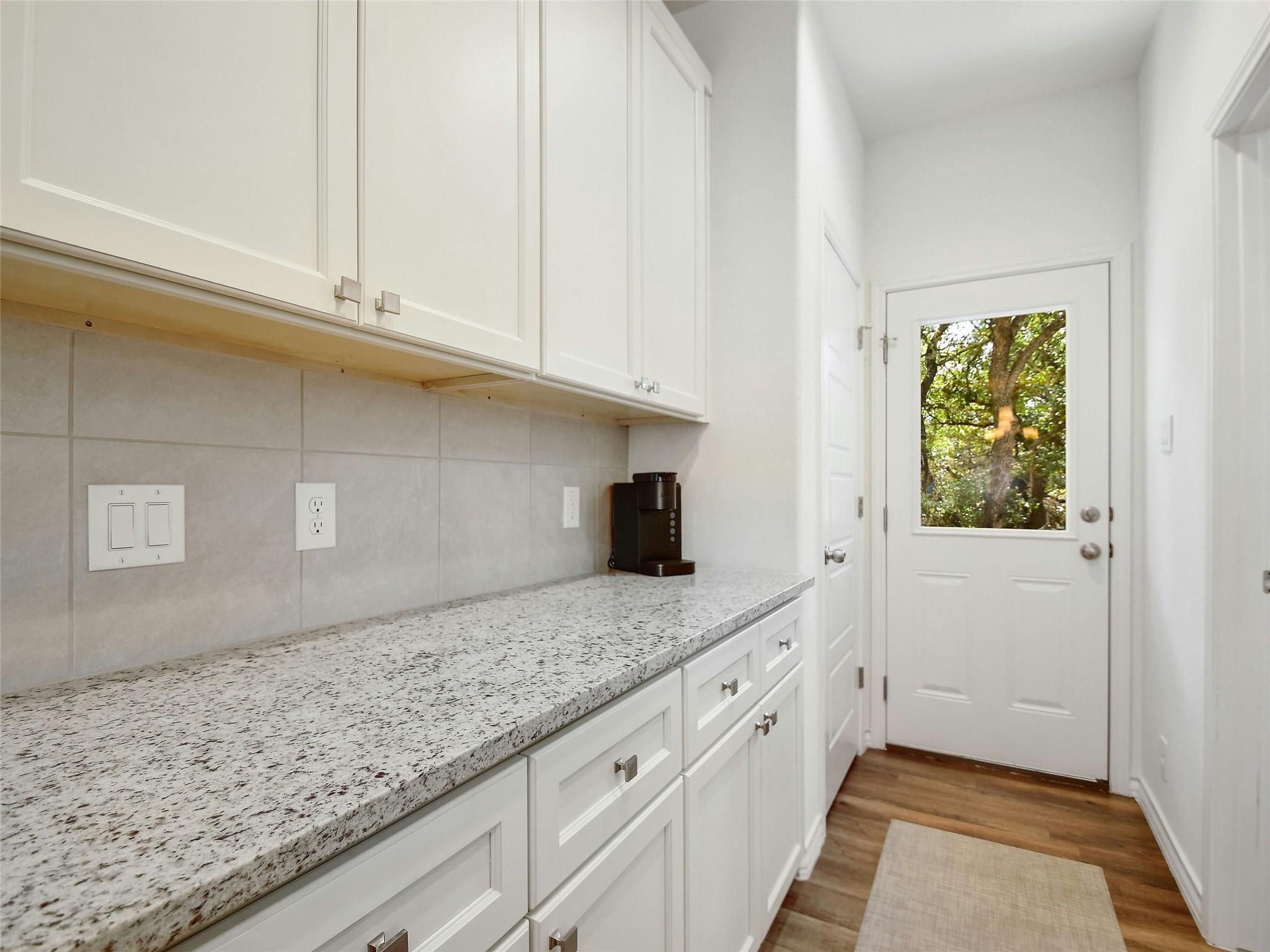 660 Mockingbird Dr, Canyon Lake, TX 78133